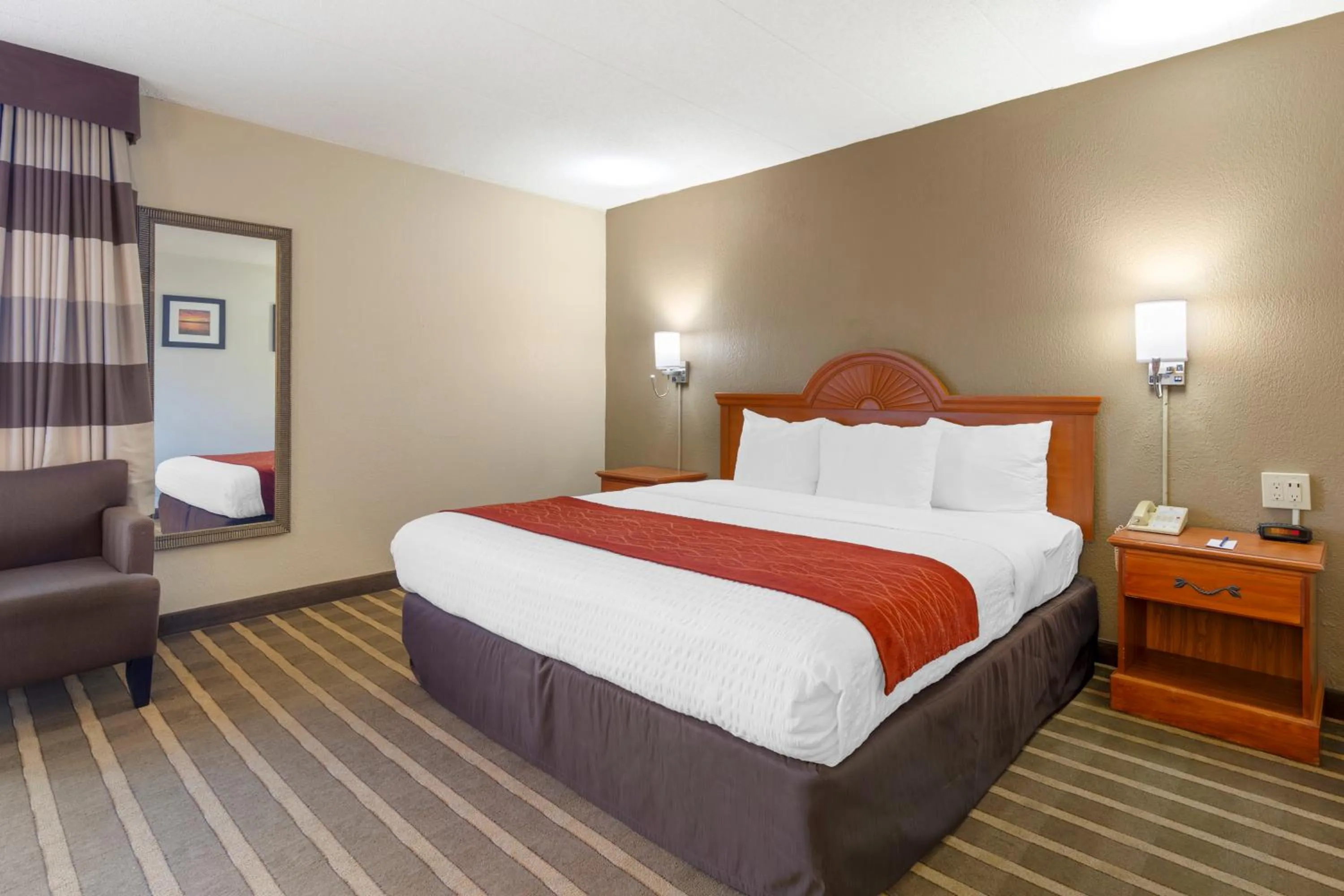 Photo of the whole room, Bed in Comfort Inn University Center