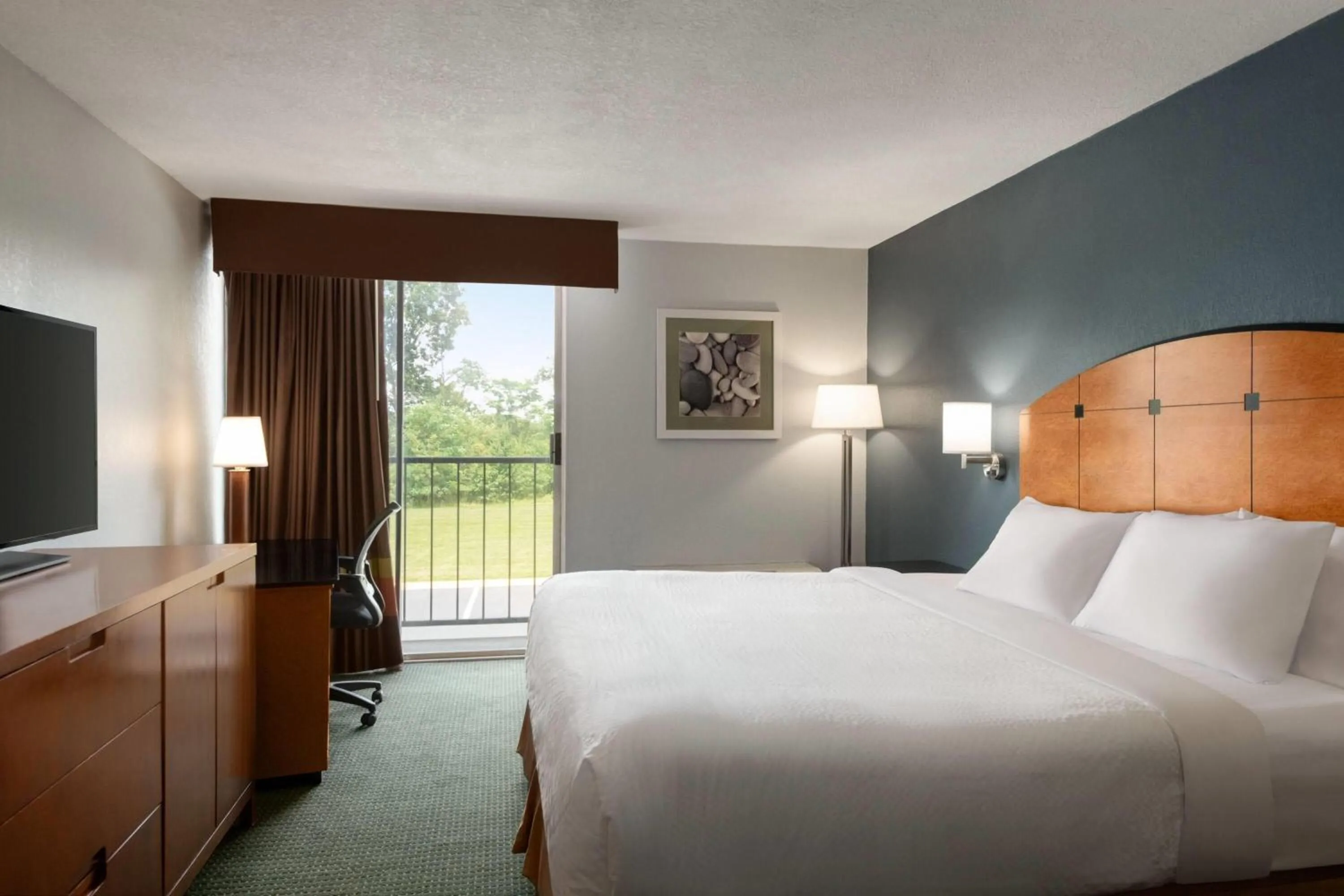 Photo of the whole room, Bed in Baymont by Wyndham Salem Roanoke Area