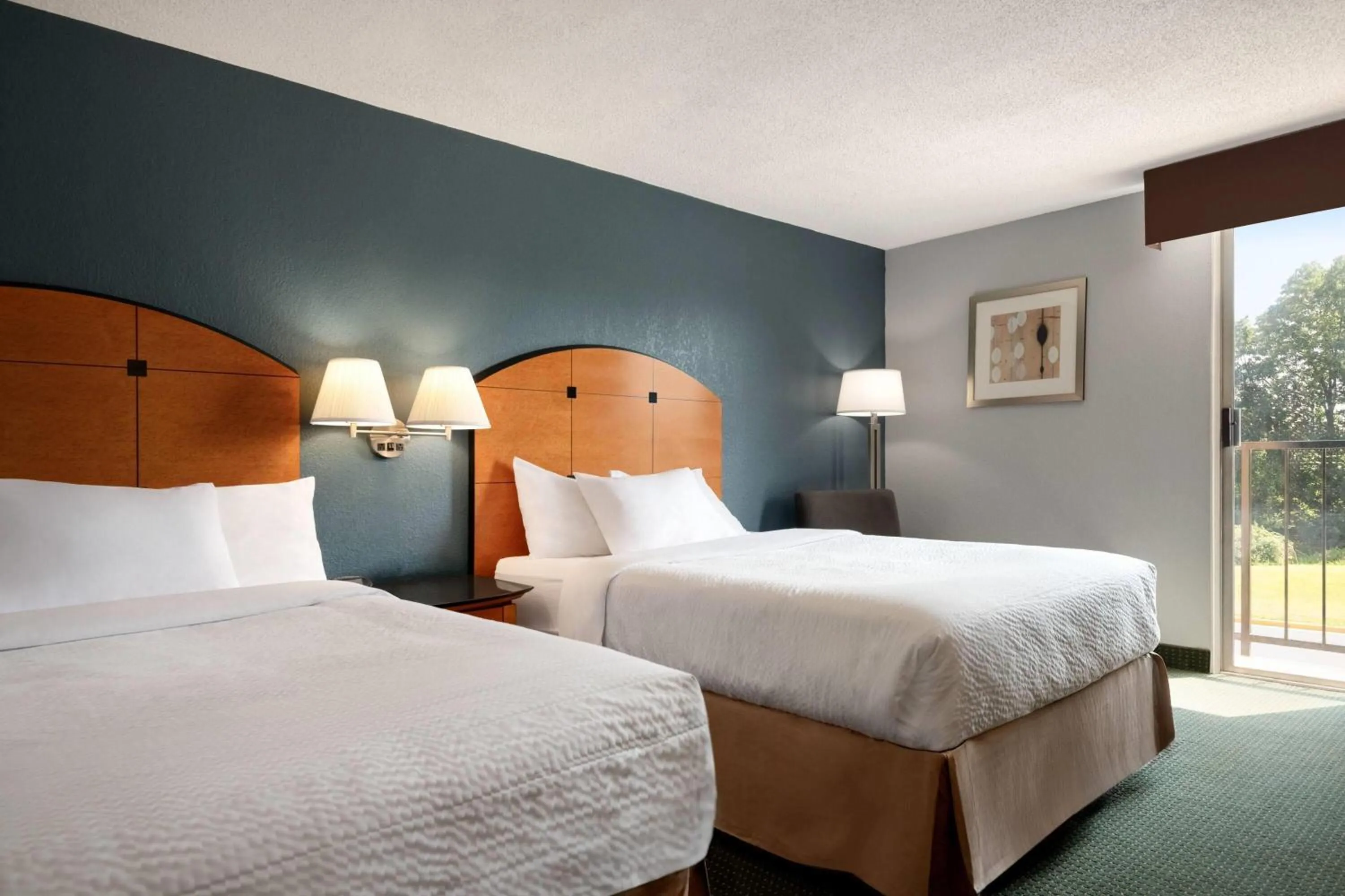 Photo of the whole room, Bed in Baymont by Wyndham Salem Roanoke Area