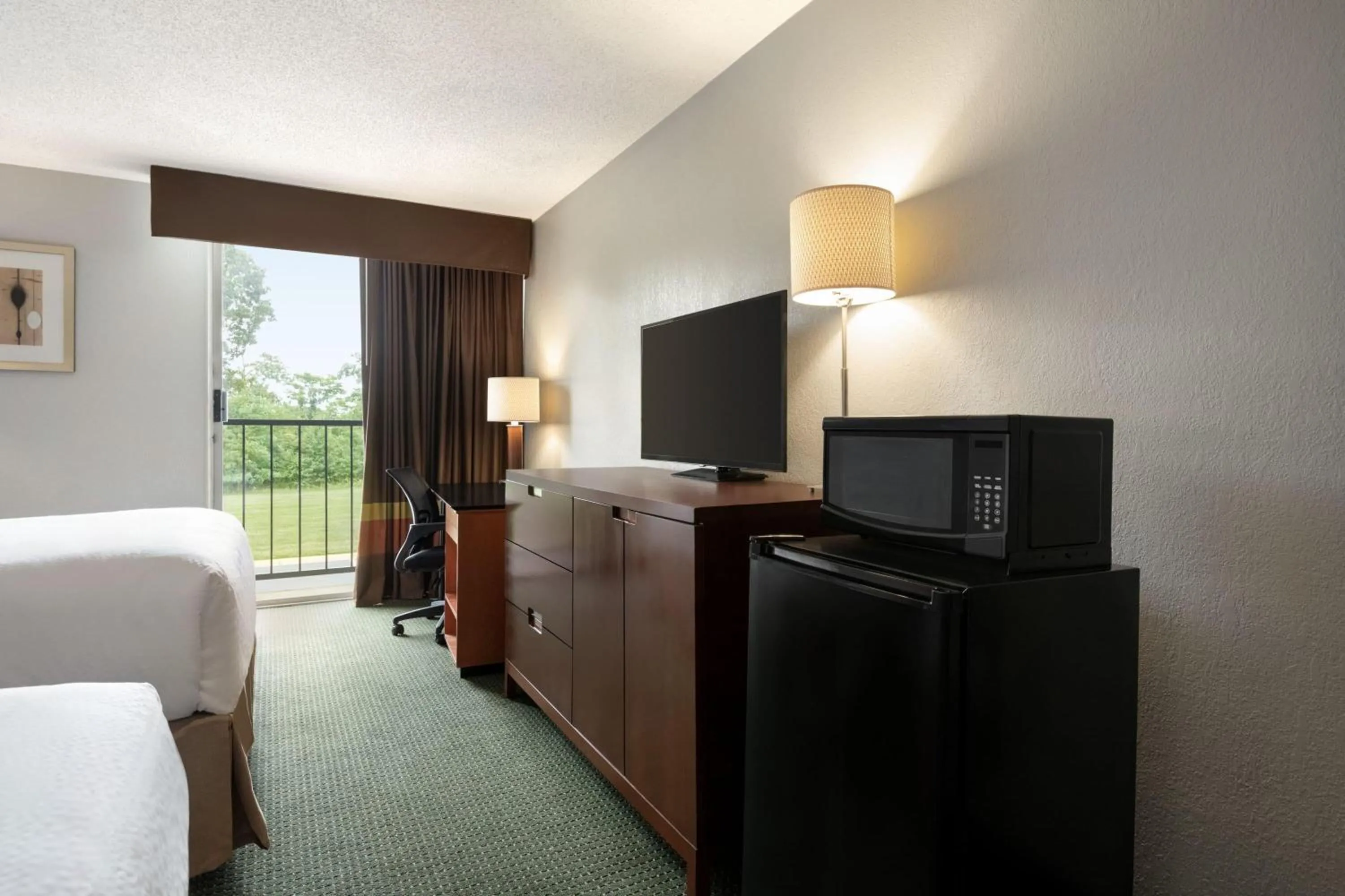 Photo of the whole room, Bed in Baymont by Wyndham Salem Roanoke Area