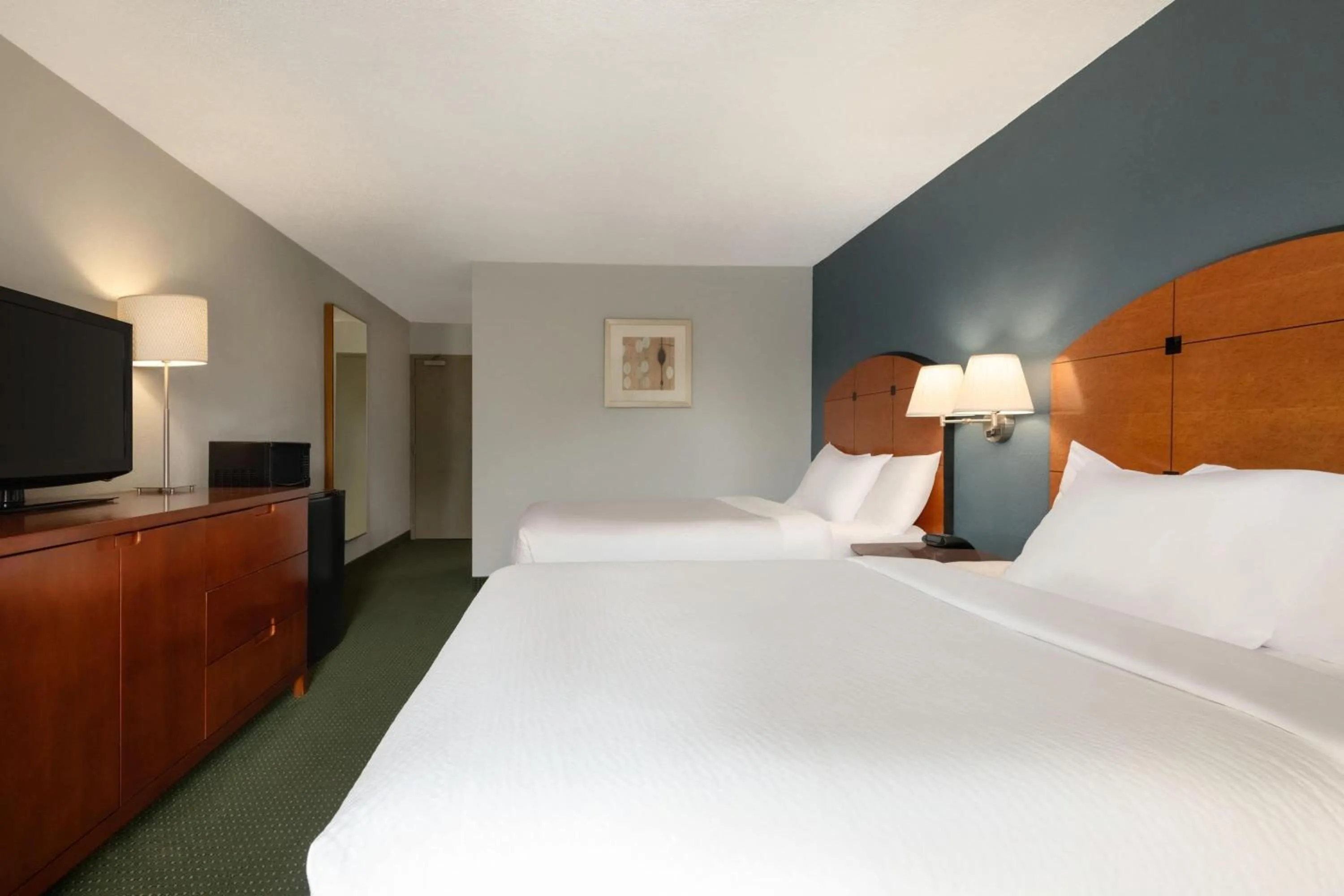 Photo of the whole room, Bed in Baymont by Wyndham Salem Roanoke Area