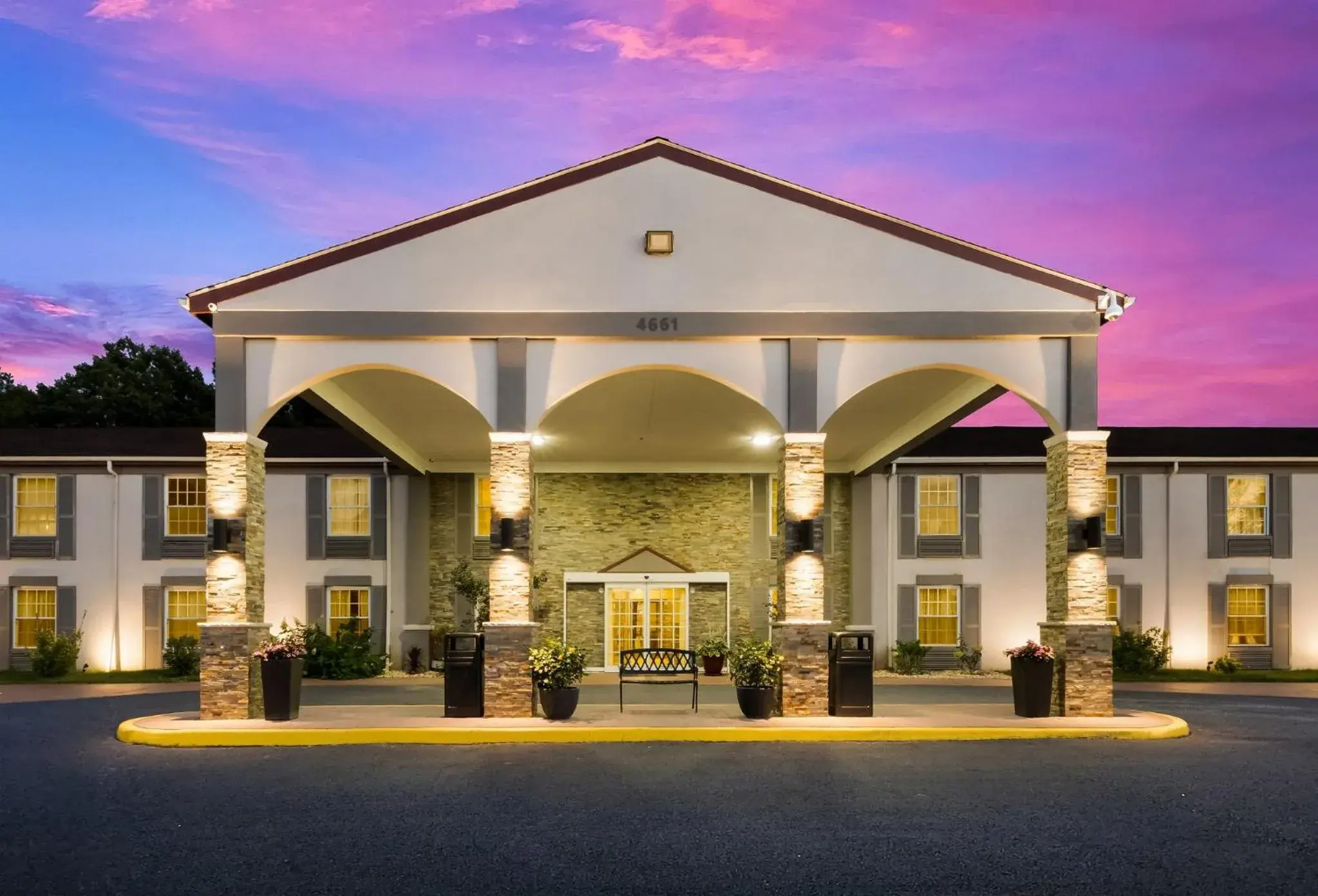 Property building in Red Roof Inn Dahlgren - Naval Base Property building in Red Roof Inn Dahlgren - Naval Base