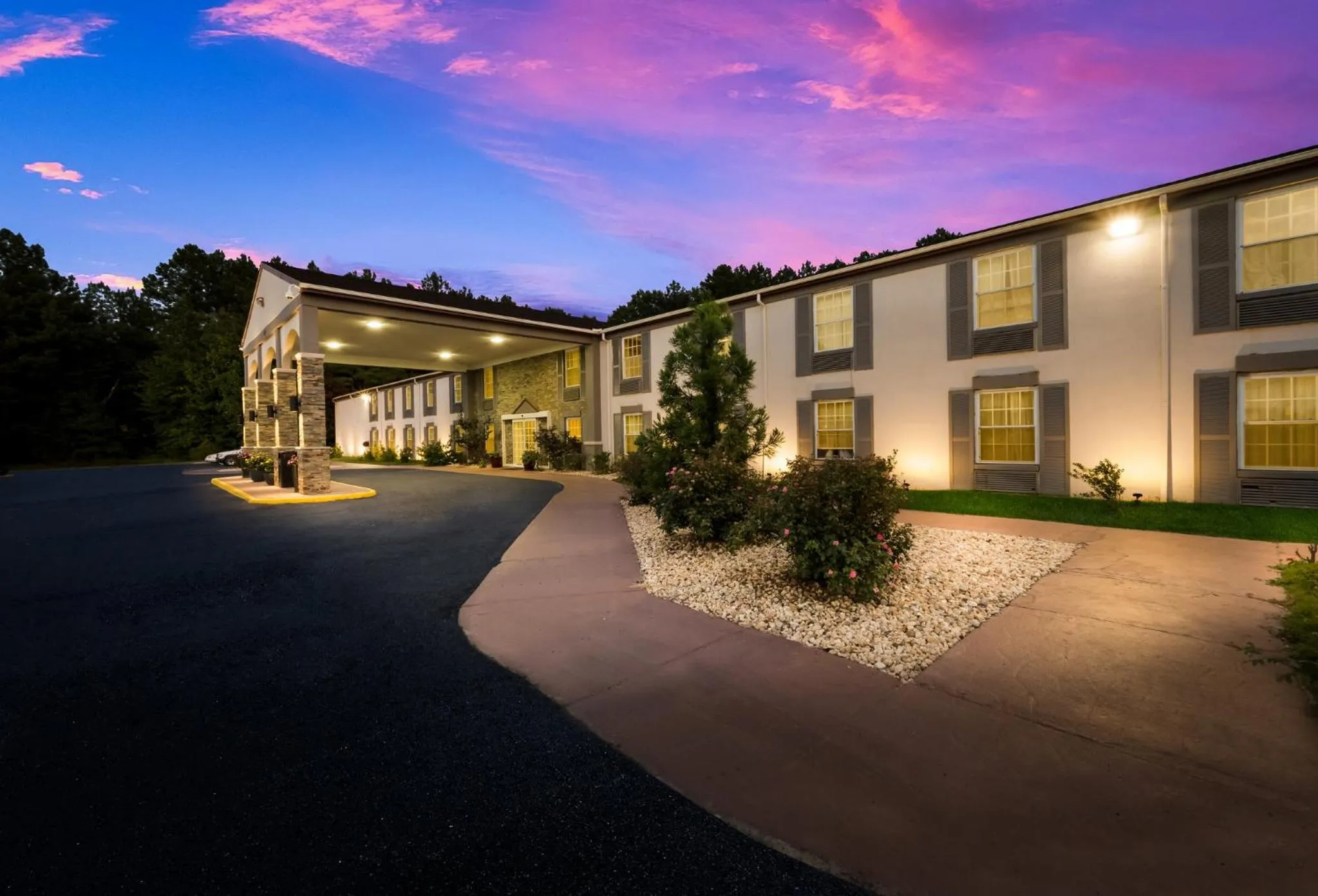 Property building in Red Roof Inn Dahlgren - Naval Base