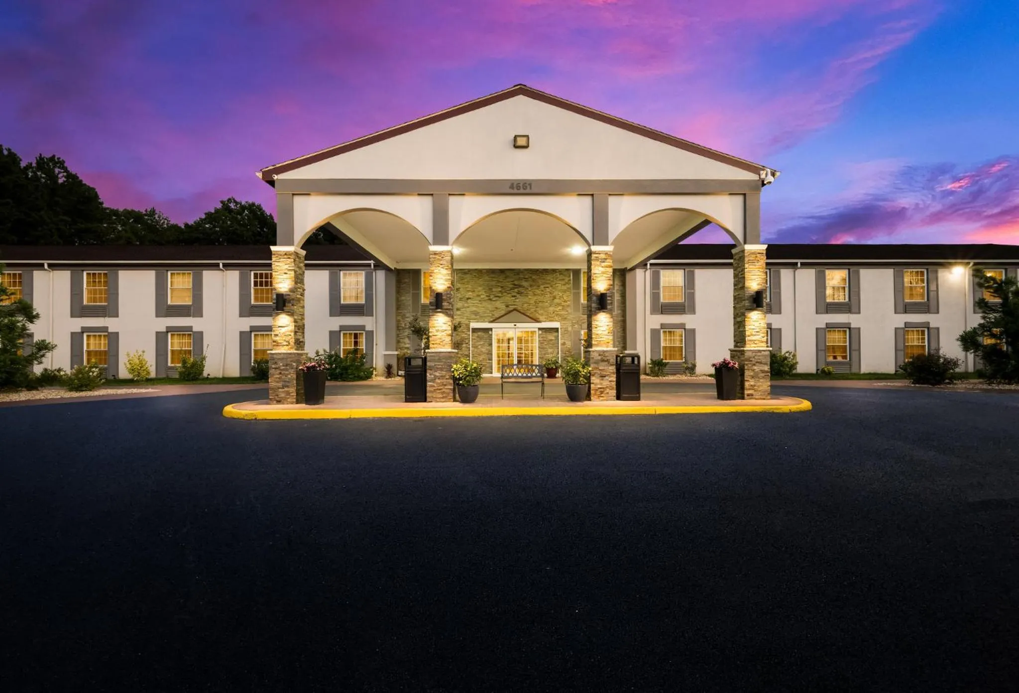 Property building in Red Roof Inn Dahlgren - Naval Base