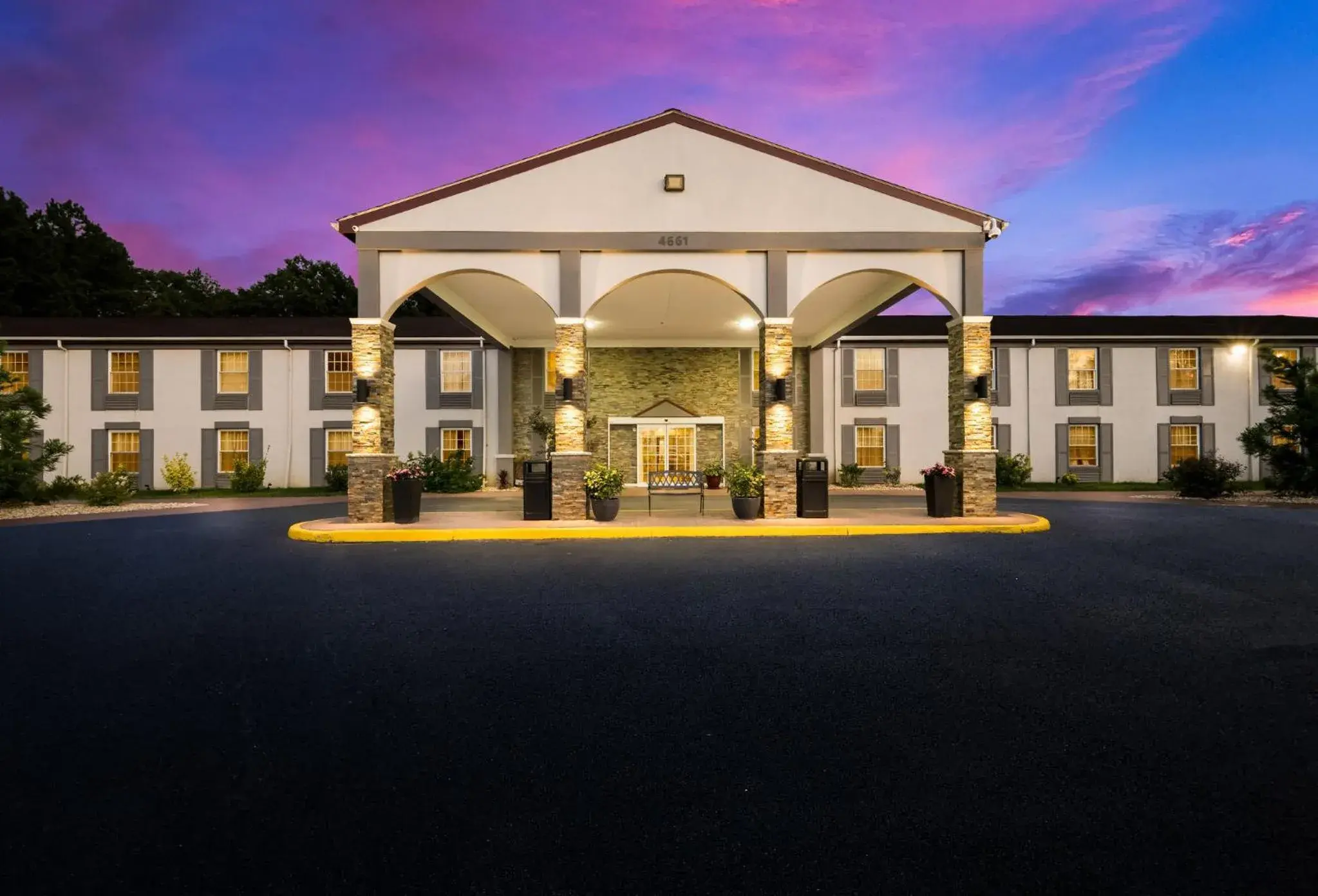 Property building in Red Roof Inn Dahlgren - Naval Base Property building in Red Roof Inn Dahlgren - Naval Base