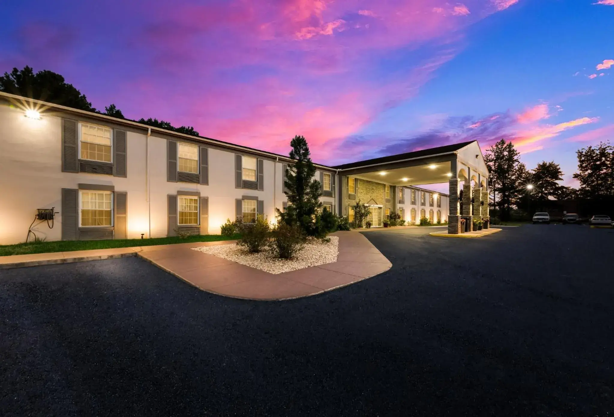 Property building in Red Roof Inn Dahlgren - Naval Base Property building in Red Roof Inn Dahlgren - Naval Base