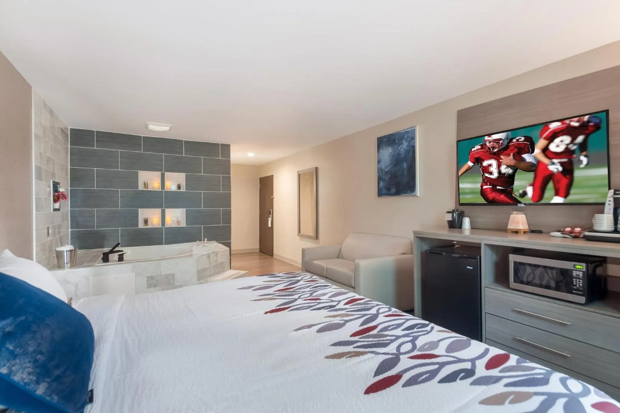 Photo of the whole room, Bed in Red Roof Inn Dahlgren - Naval Base