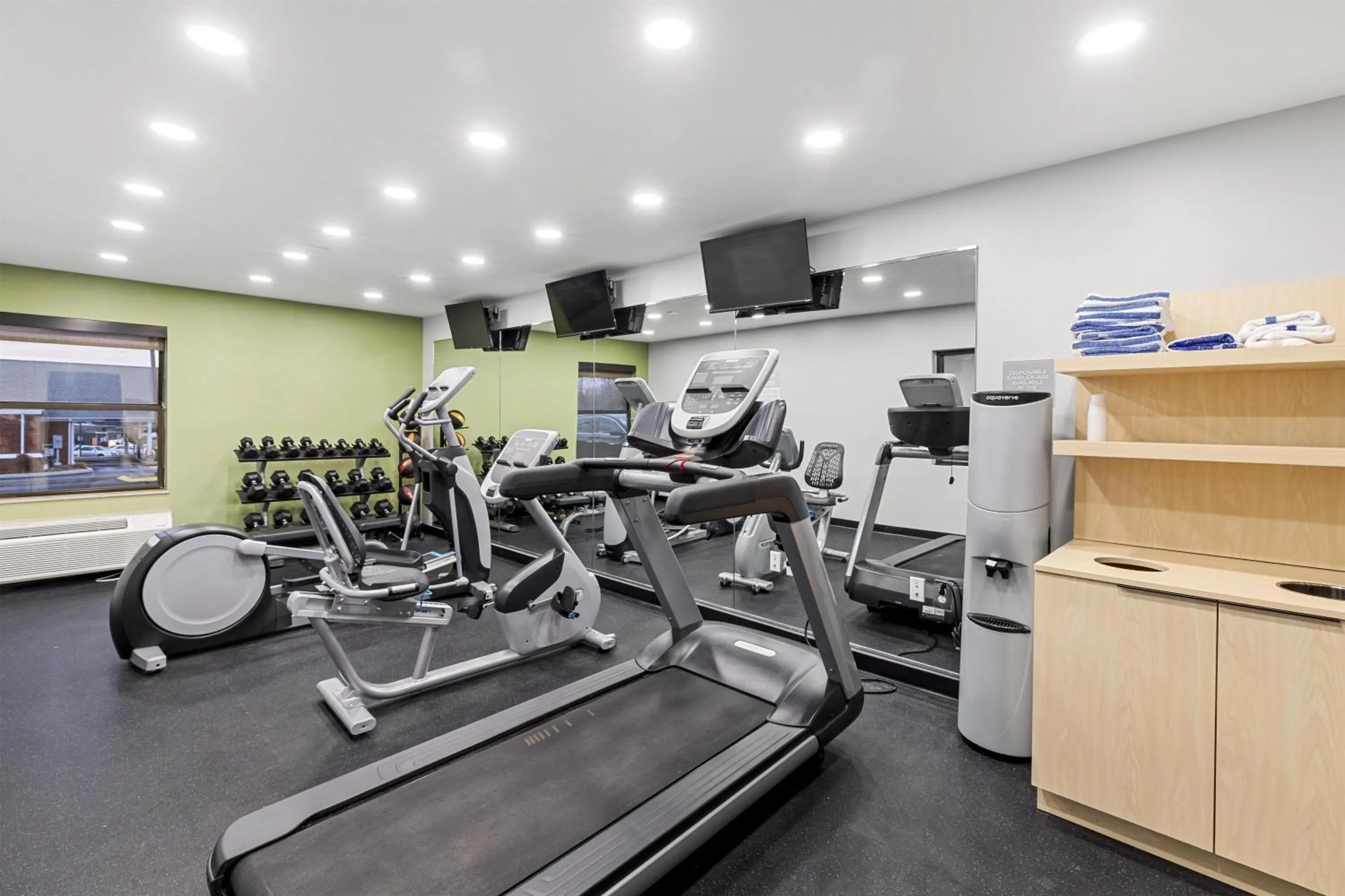 Fitness centre/facilities in Spark by Hilton Abingdon I-81 near Fairgrounds