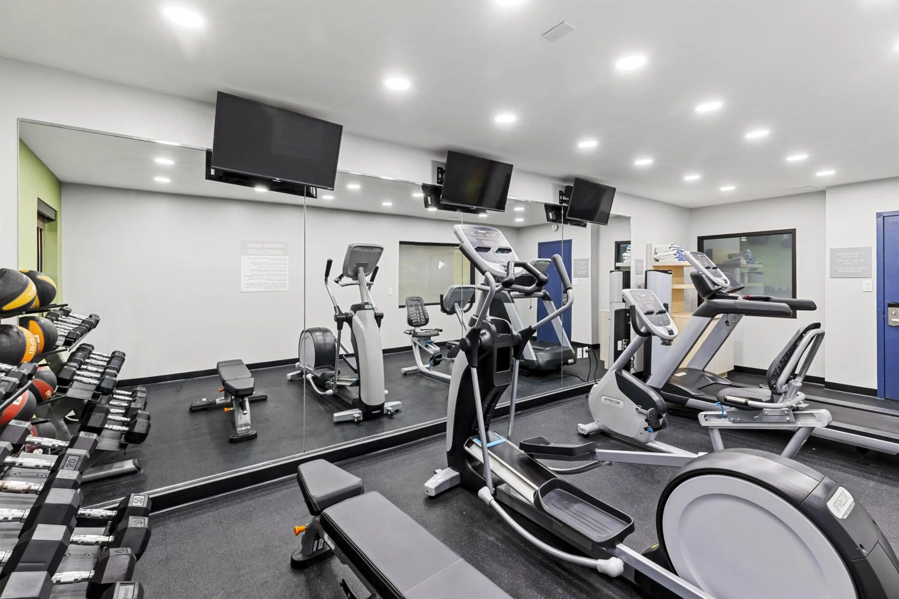 Fitness centre/facilities in Spark by Hilton Abingdon I-81 near Fairgrounds