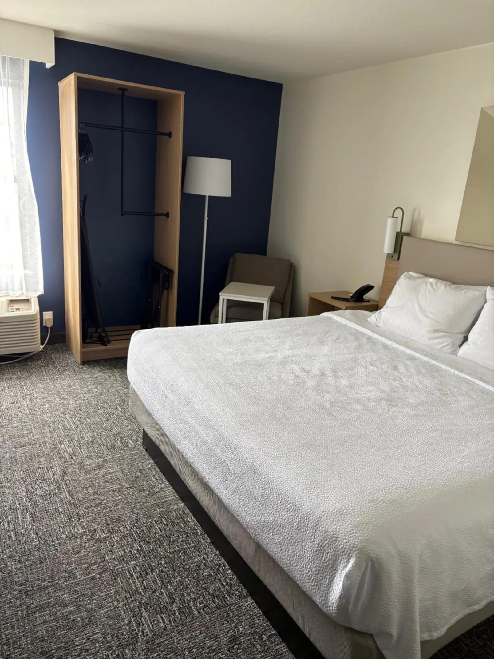 Bedroom, Bed in Spark by Hilton Abingdon I-81 near Fairgrounds Bedroom, Bed in Spark by Hilton Abingdon I-81 near Fairgrounds