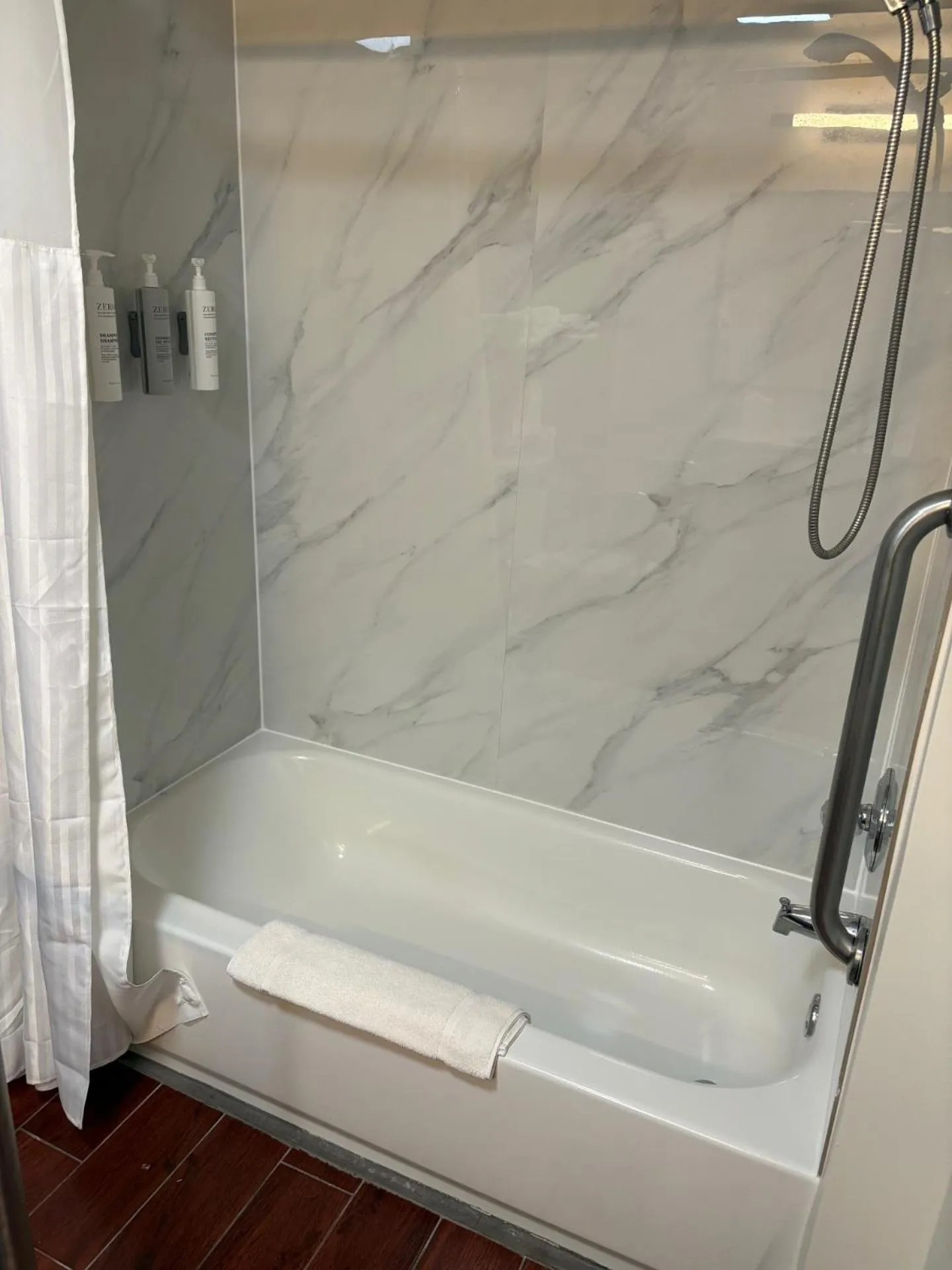 Shower in Spark by Hilton Abingdon I-81 near Fairgrounds