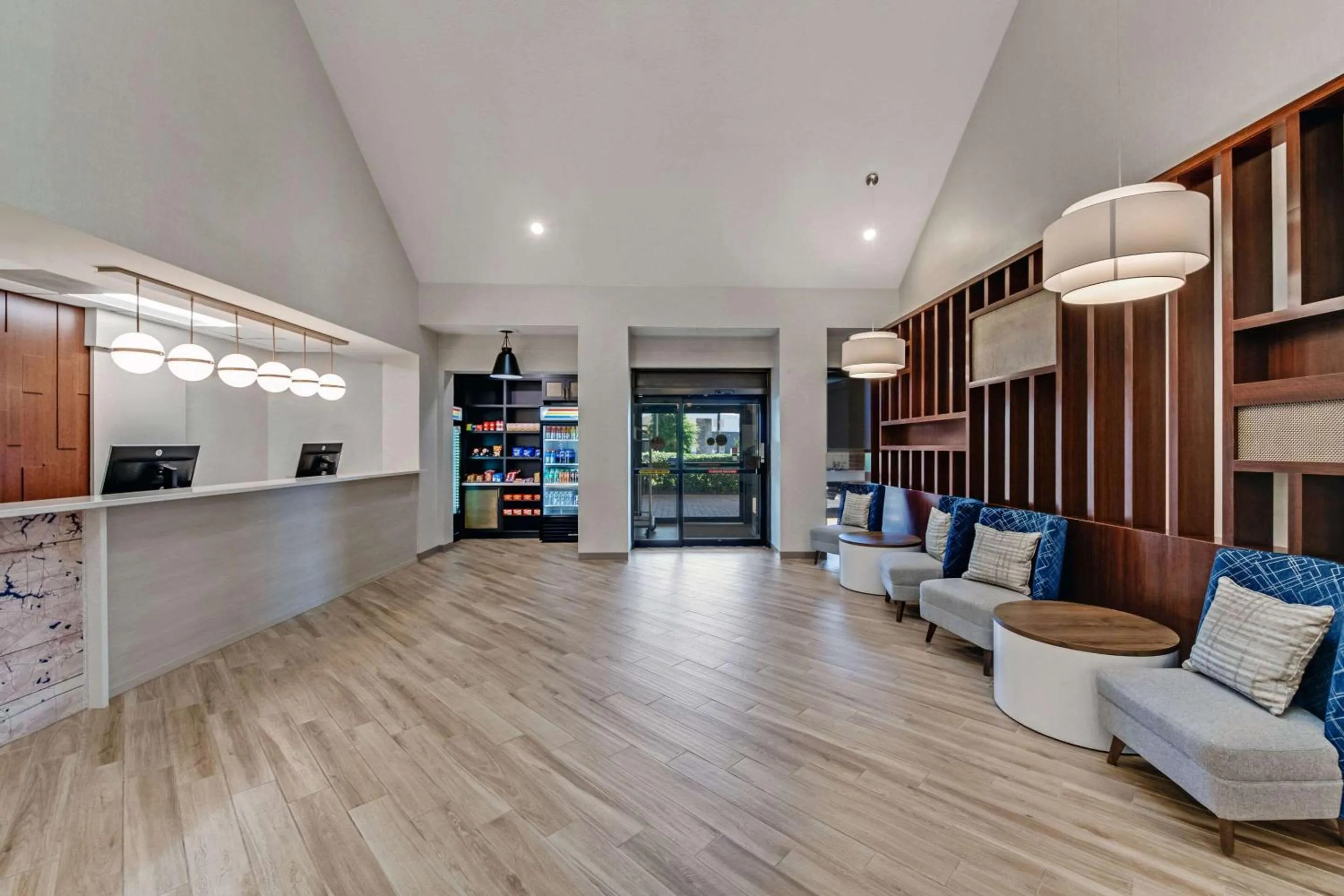 Lobby or reception in Comfort Suites Chesapeake - Norfolk