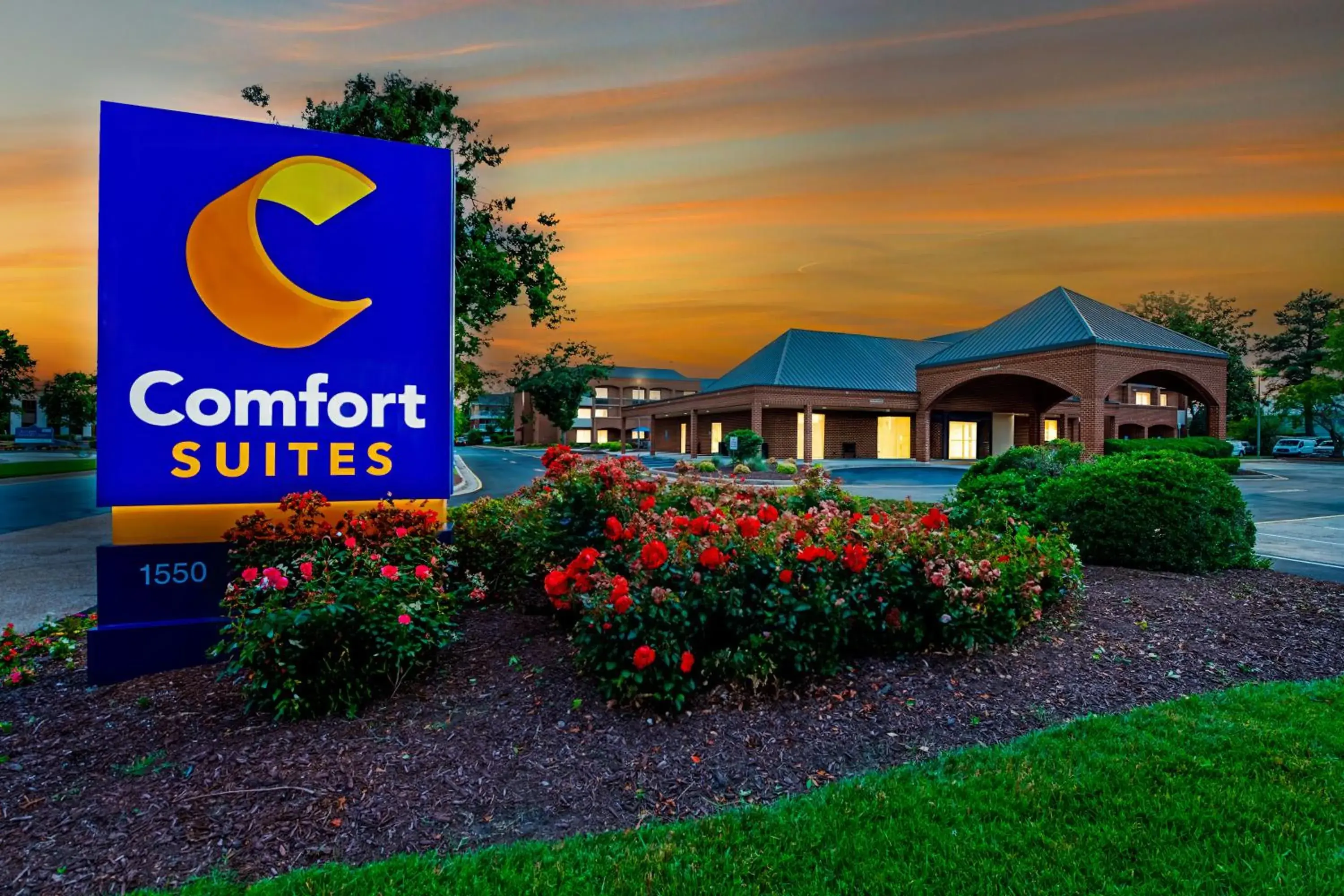 Property building in Comfort Suites Chesapeake - Norfolk Property building in Comfort Suites Chesapeake - Norfolk