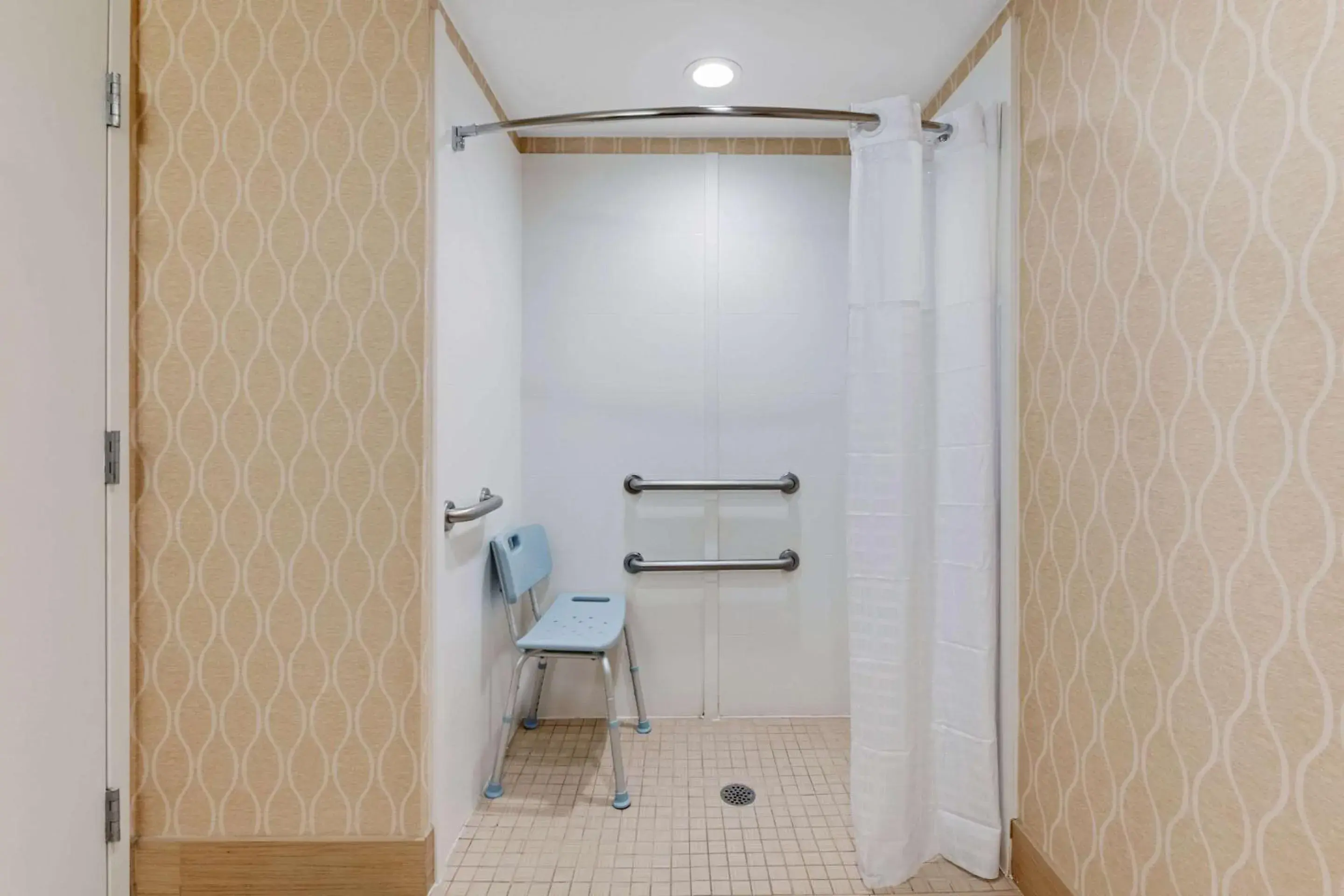 Bedroom in Comfort Suites Chesapeake - Norfolk Bedroom in Comfort Suites Chesapeake - Norfolk