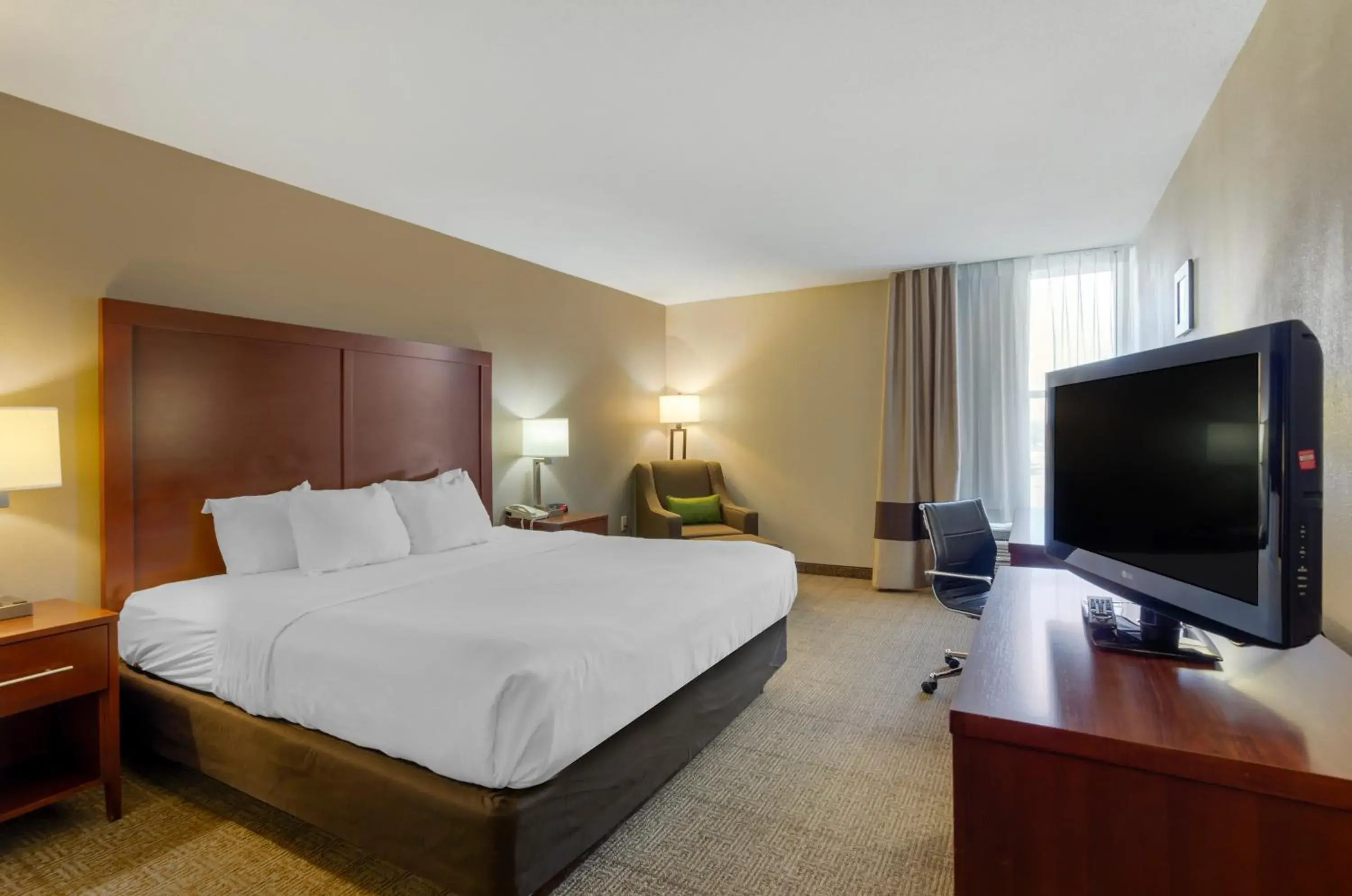 Photo of the whole room, Bed in Comfort Inn Blacksburg University Area Photo of the whole room, Bed in Comfort Inn Blacksburg University Area