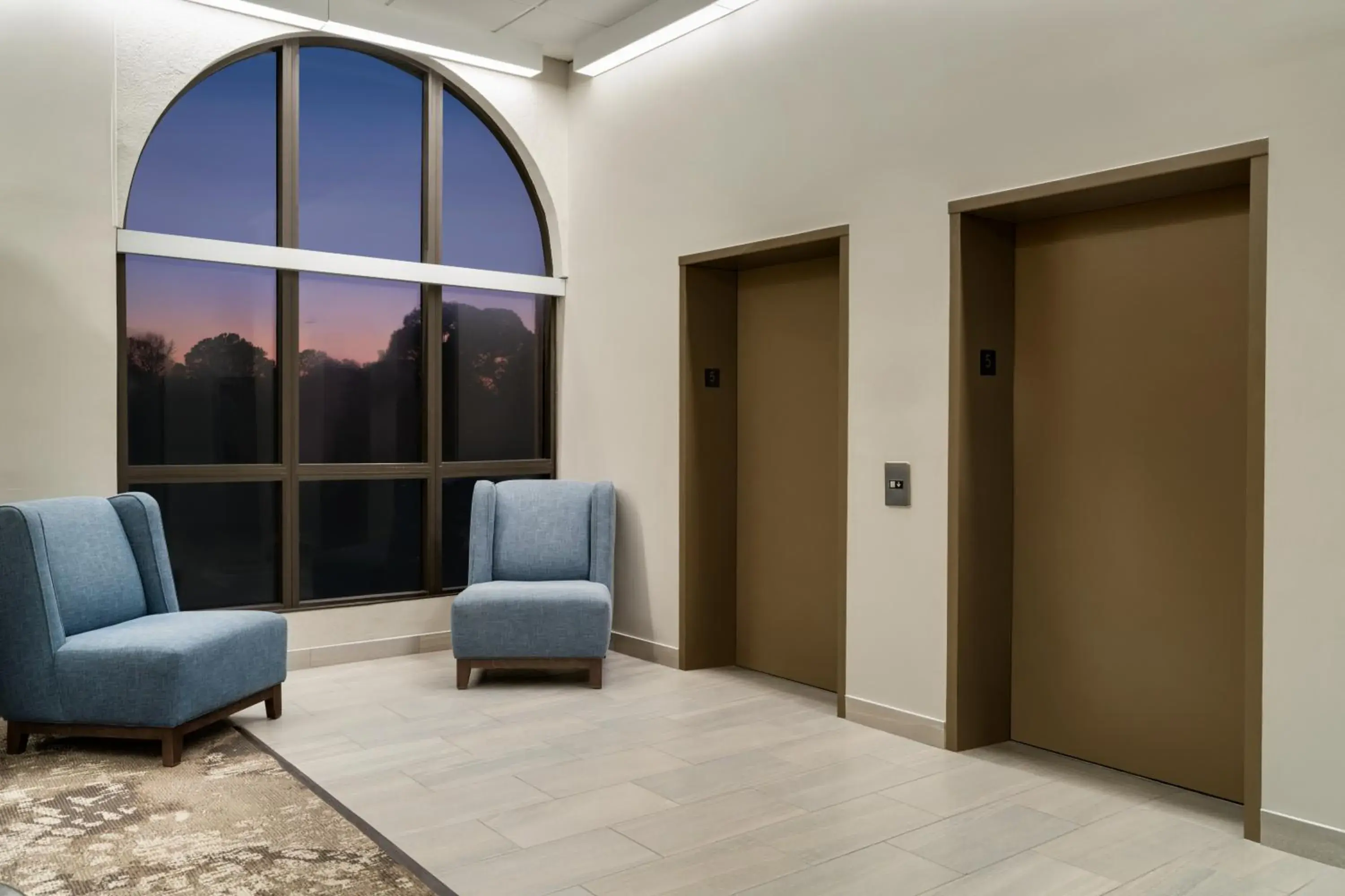 Property building in Wingate by Wyndham Williamsburg Property building in Wingate by Wyndham Williamsburg