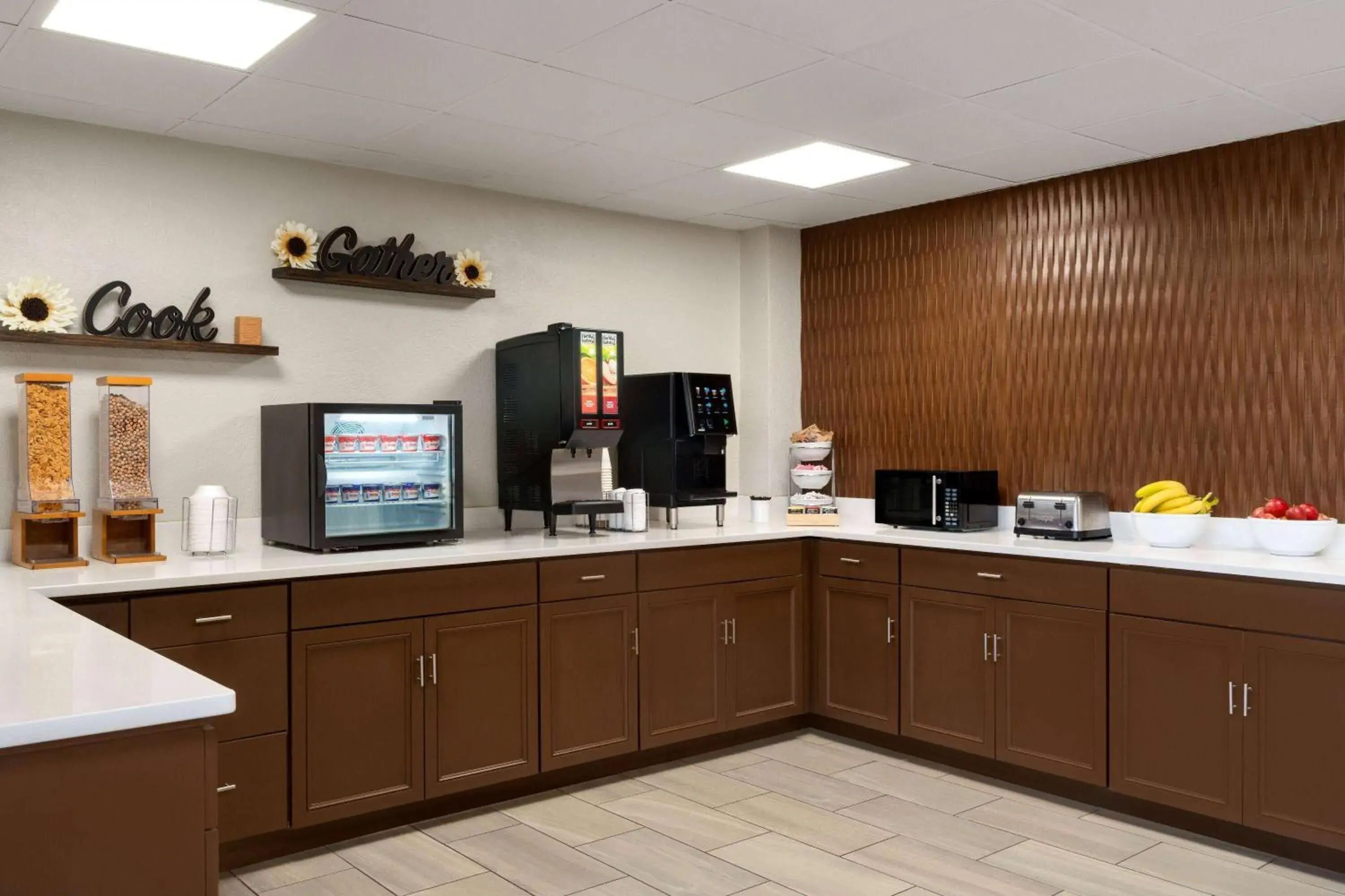 Breakfast in Wingate by Wyndham Williamsburg Breakfast in Wingate by Wyndham Williamsburg