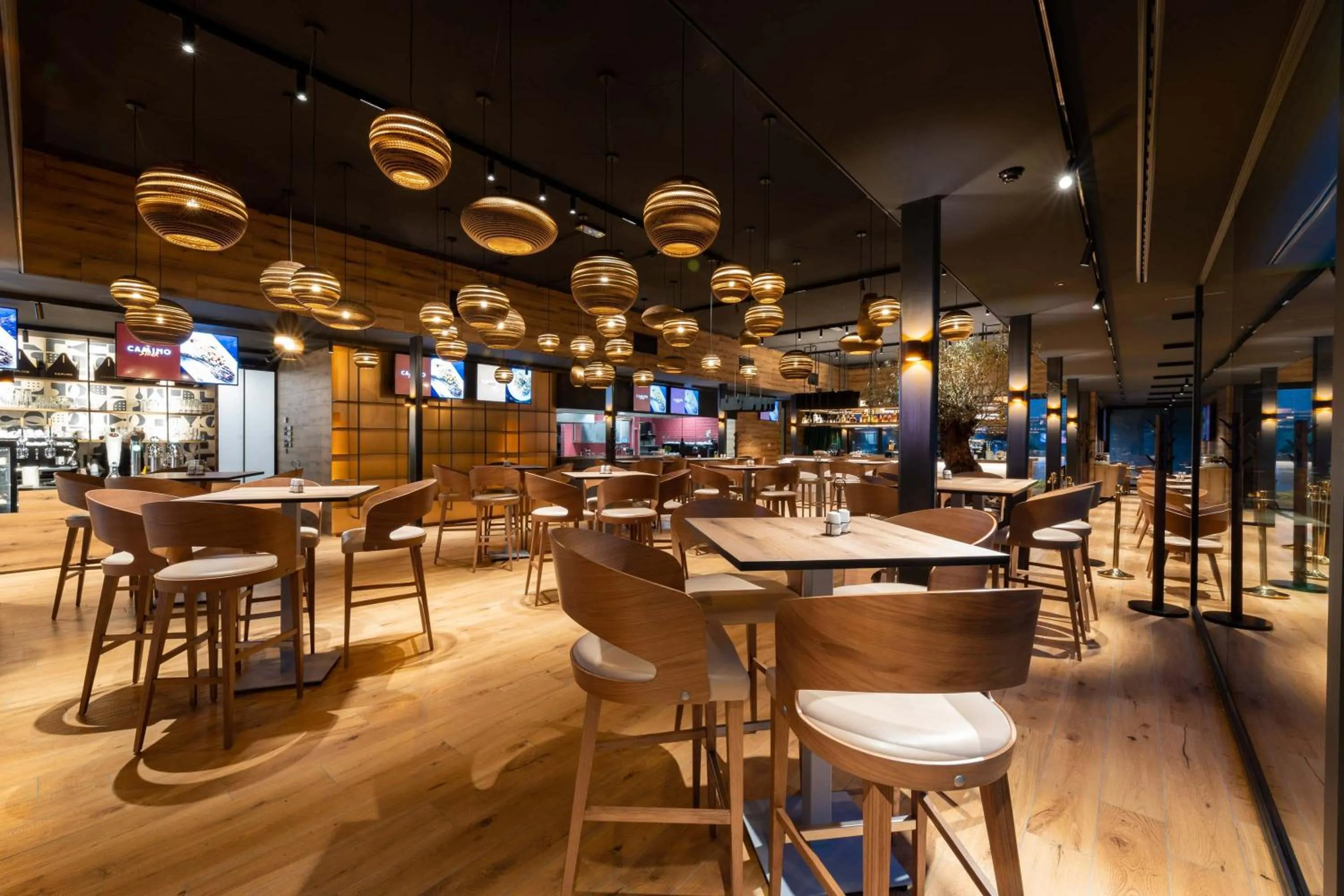 Restaurant/places to eat in Hotel A plus