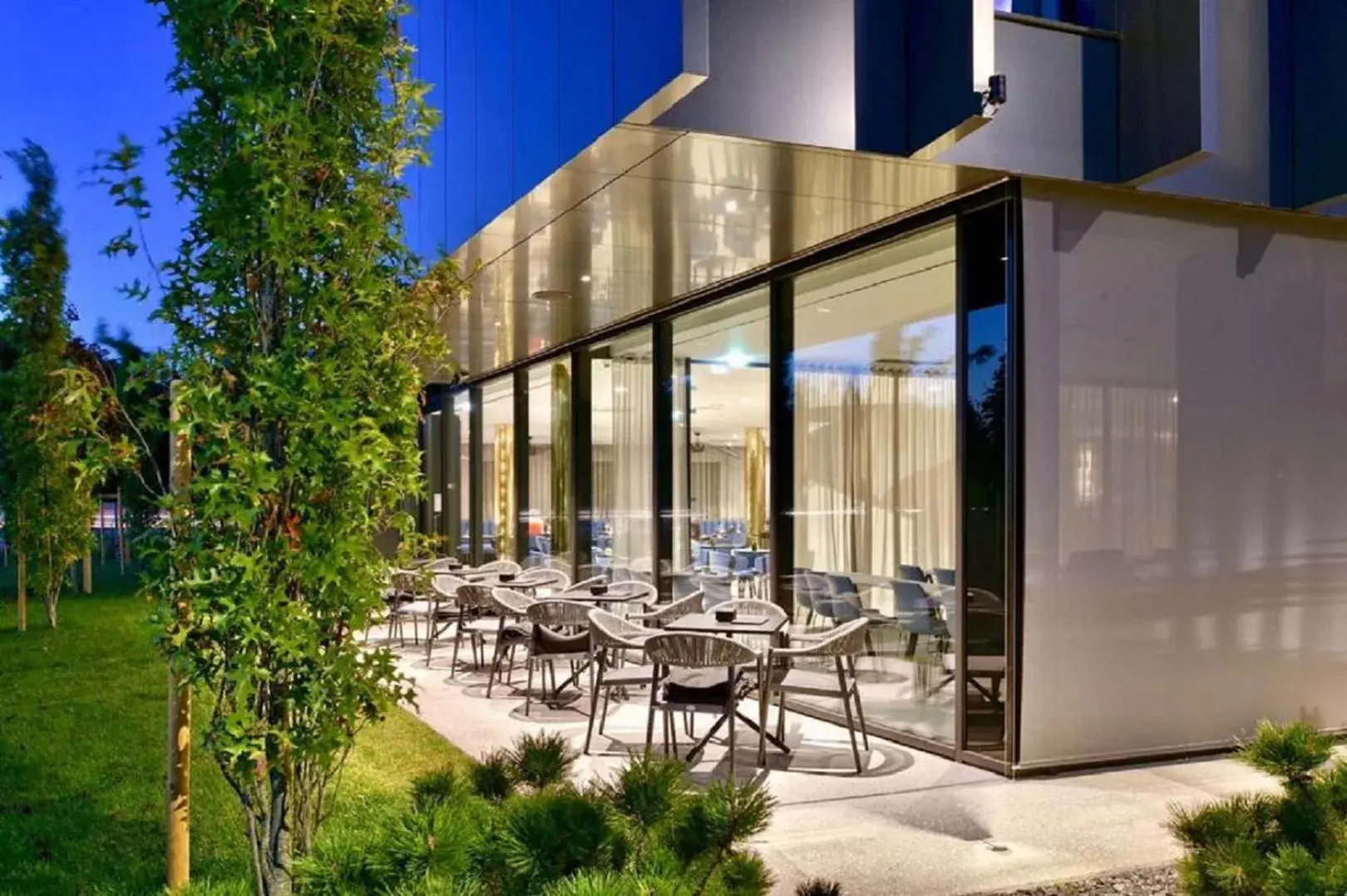 Restaurant/places to eat in Hotel A plus Restaurant/places to eat in Hotel A plus