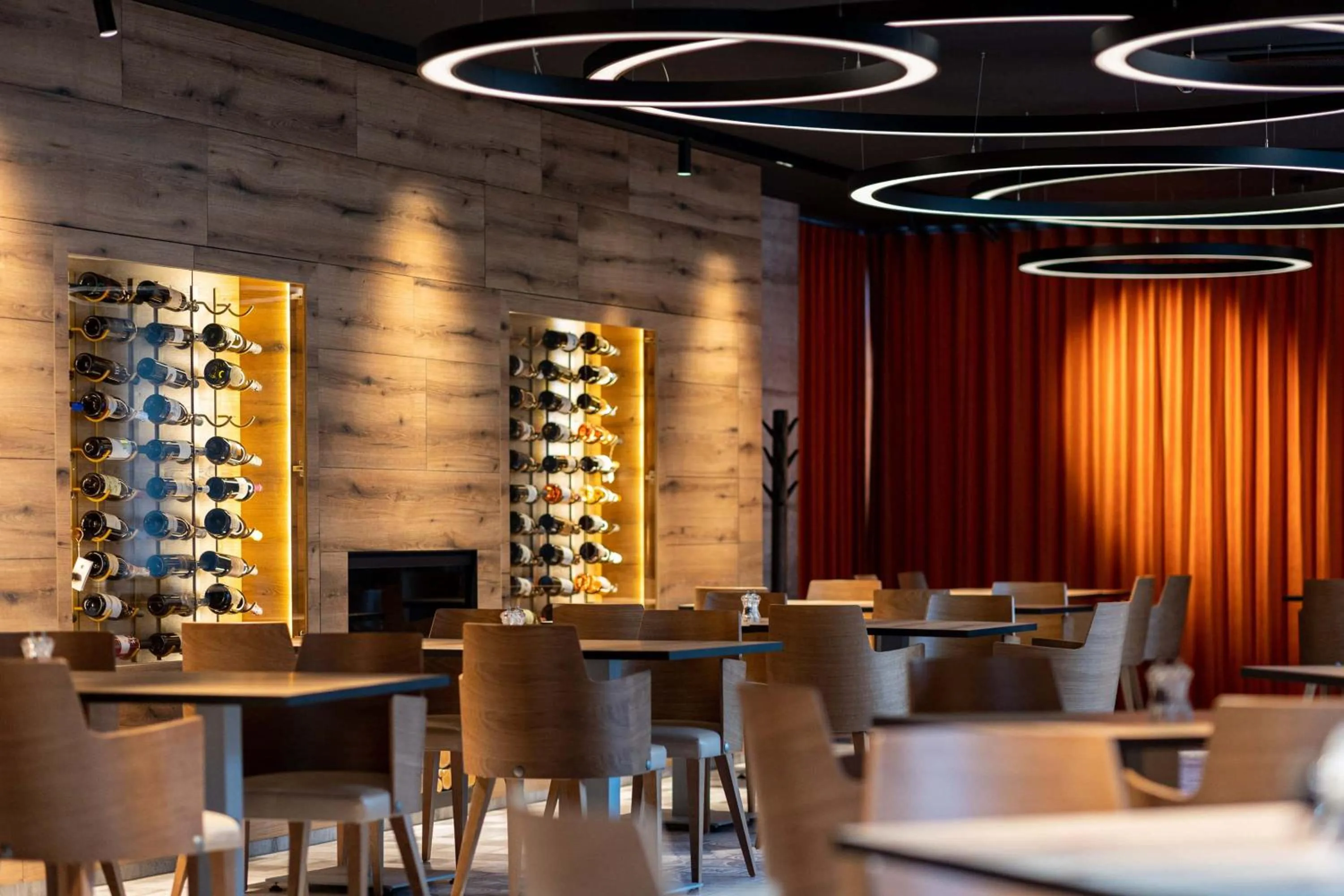 Restaurant/places to eat in Hotel A plus