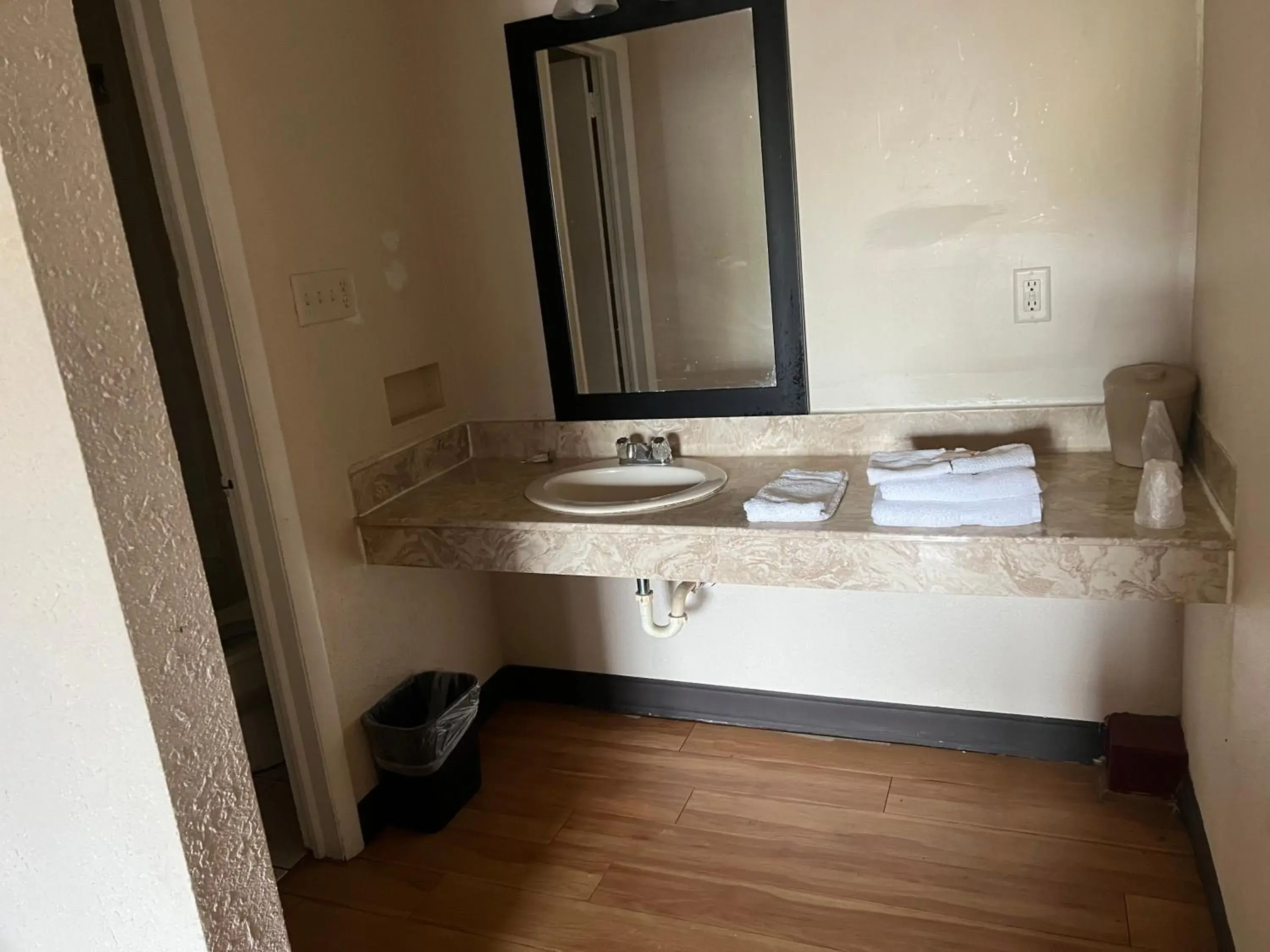 Bed in Knights Inn Ashland Bed in Knights Inn Ashland