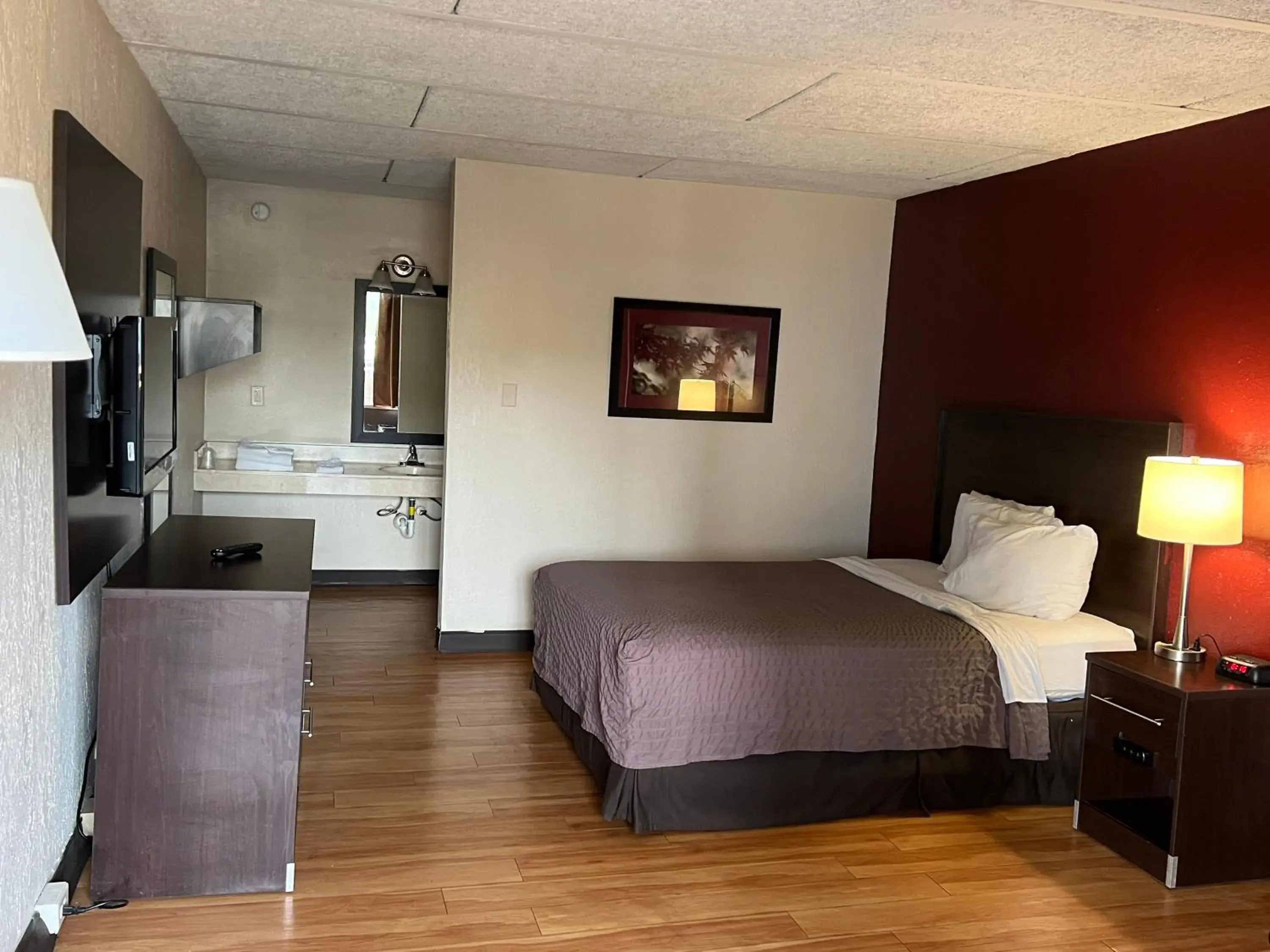 Bed in Knights Inn Ashland Bed in Knights Inn Ashland