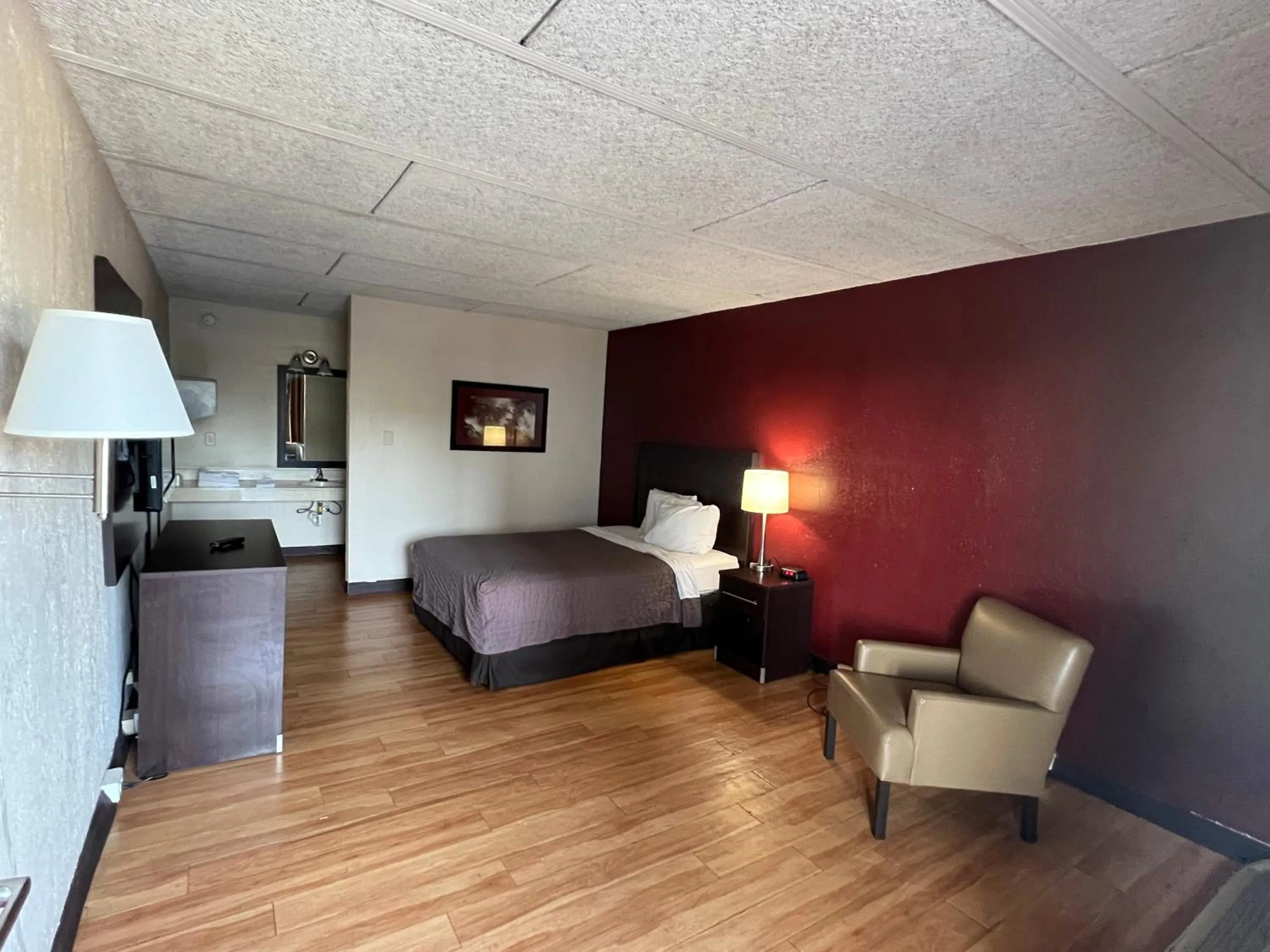 Bed in Knights Inn Ashland