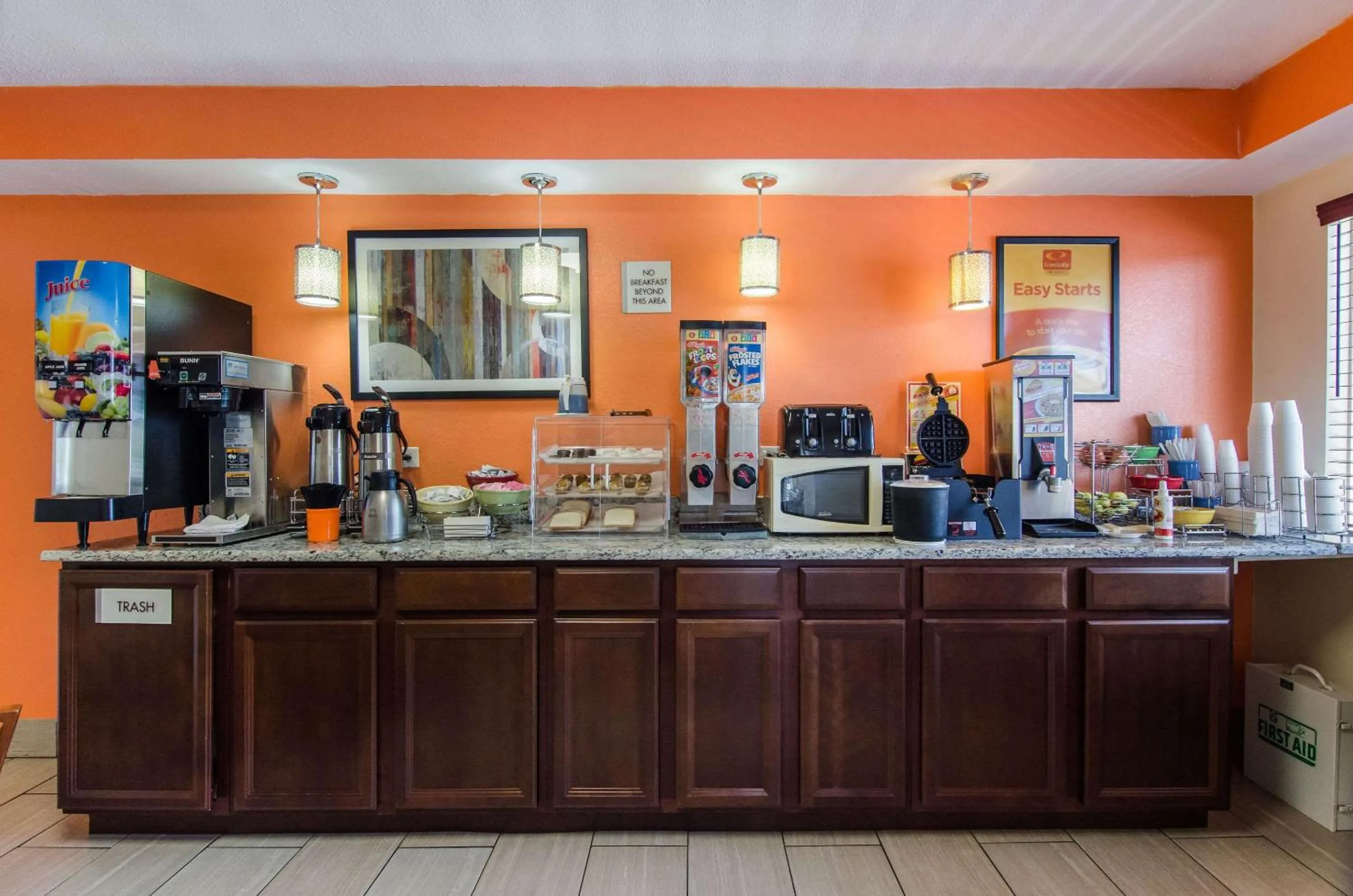 Restaurant/places to eat in Econo Lodge Near Motor Speedway