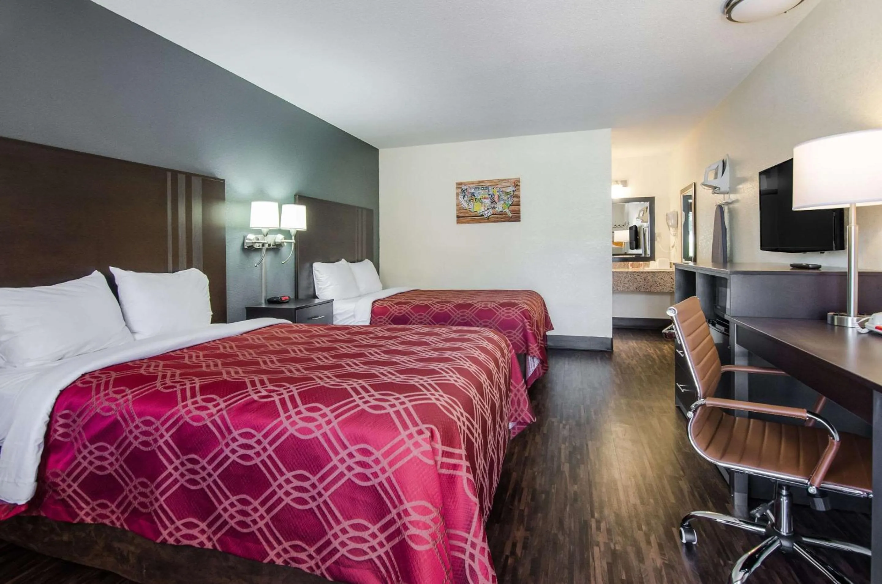 Photo of the whole room, Bed in Econo Lodge Near Motor Speedway