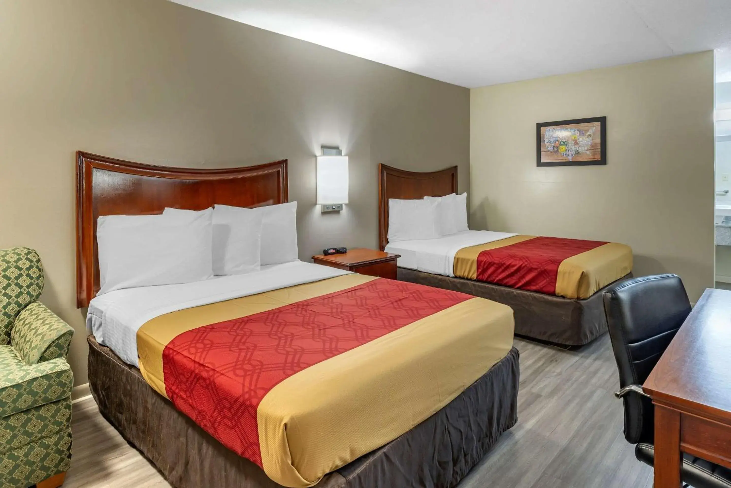 Double Room with Two Double Beds - Non-Smoking in Econo Lodge Charlottesville North - University Area Double Room with Two Double Beds - Non-Smoking in Econo Lodge Charlottesville North - University Area