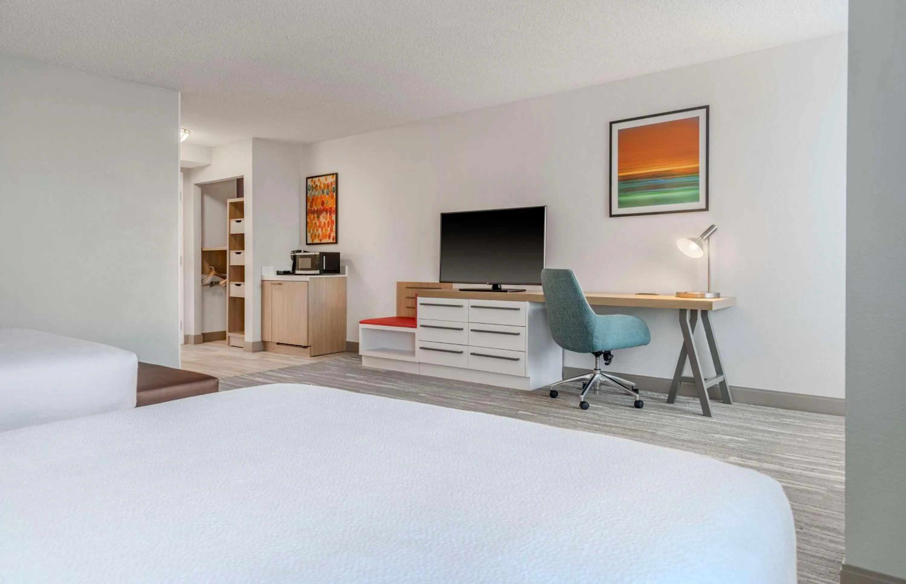 Bedroom, Bed in Hilton Garden Inn Denver Airport