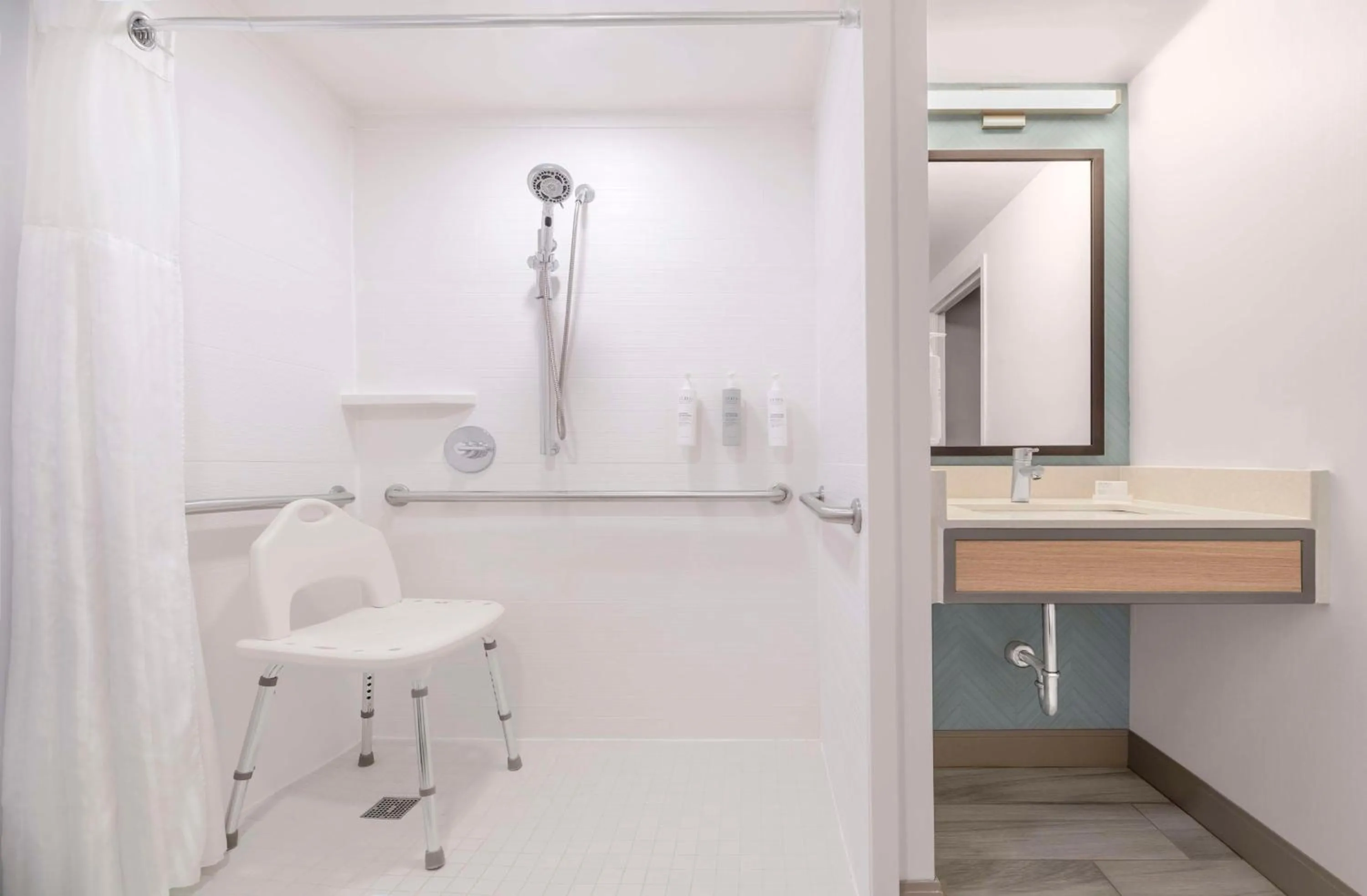 Bathroom in Hilton Garden Inn Denver Airport