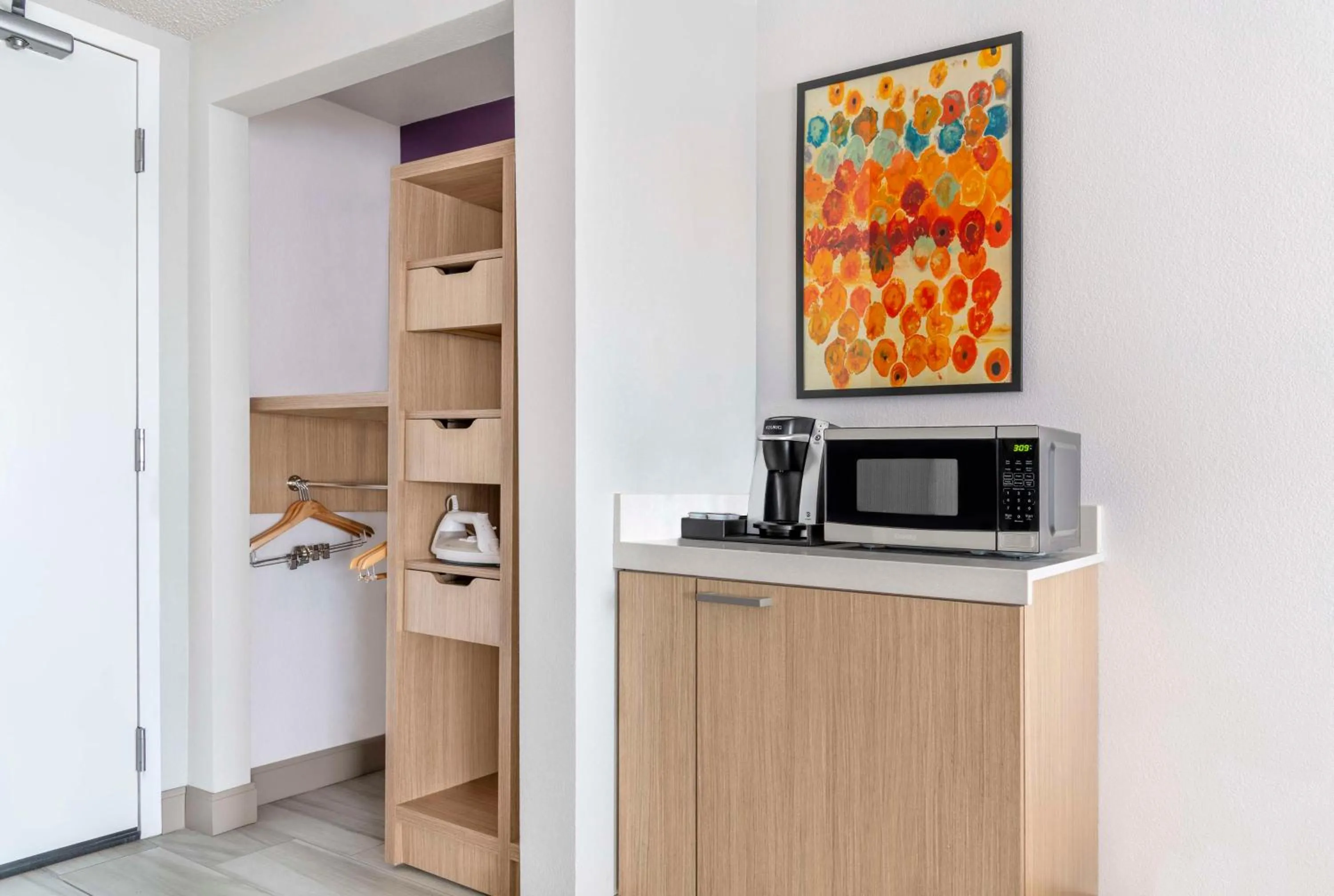 Photo of the whole room in Hilton Garden Inn Denver Airport