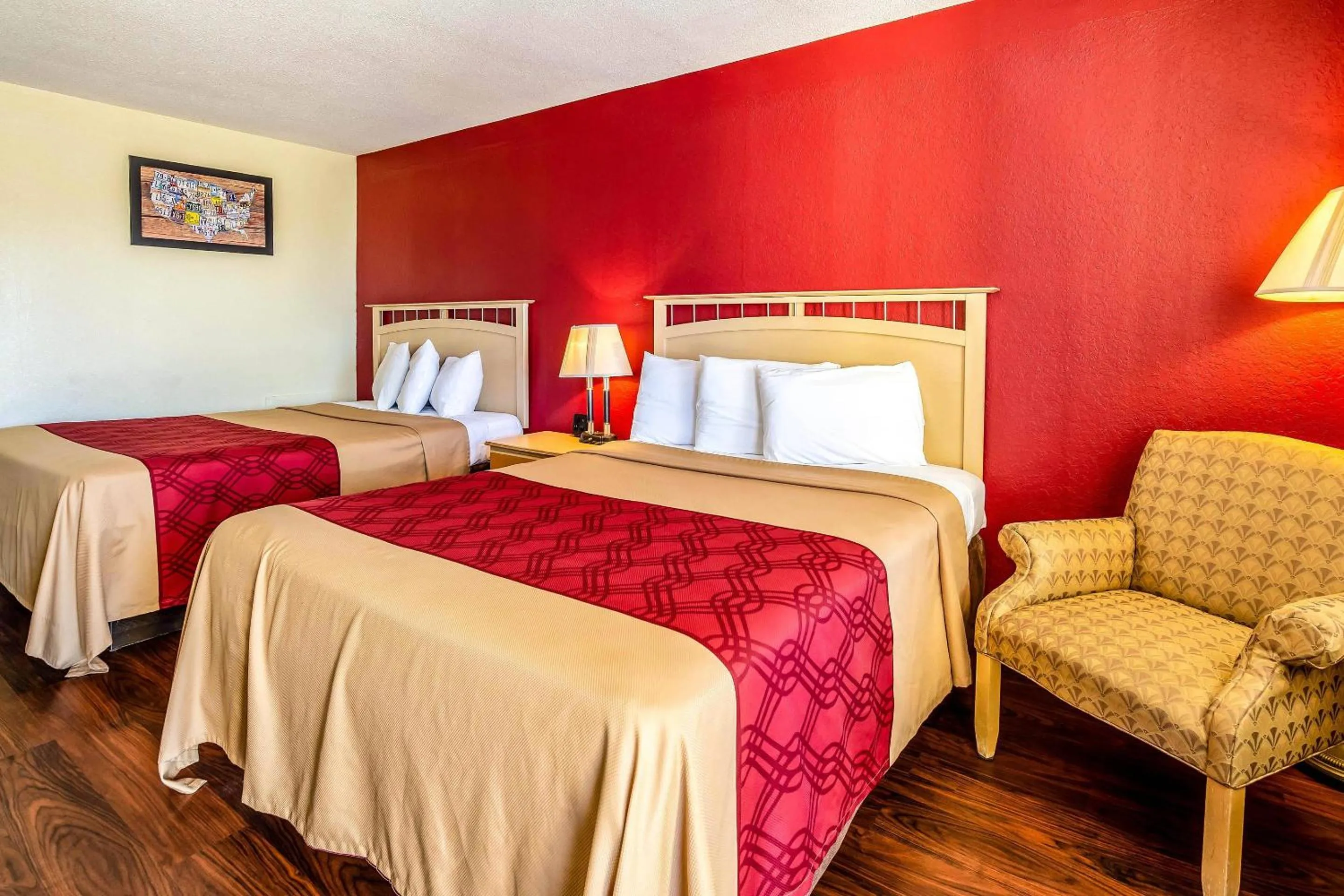 Bedroom, Bed in Econo Lodge Christiansburg-Blacksburg I-81