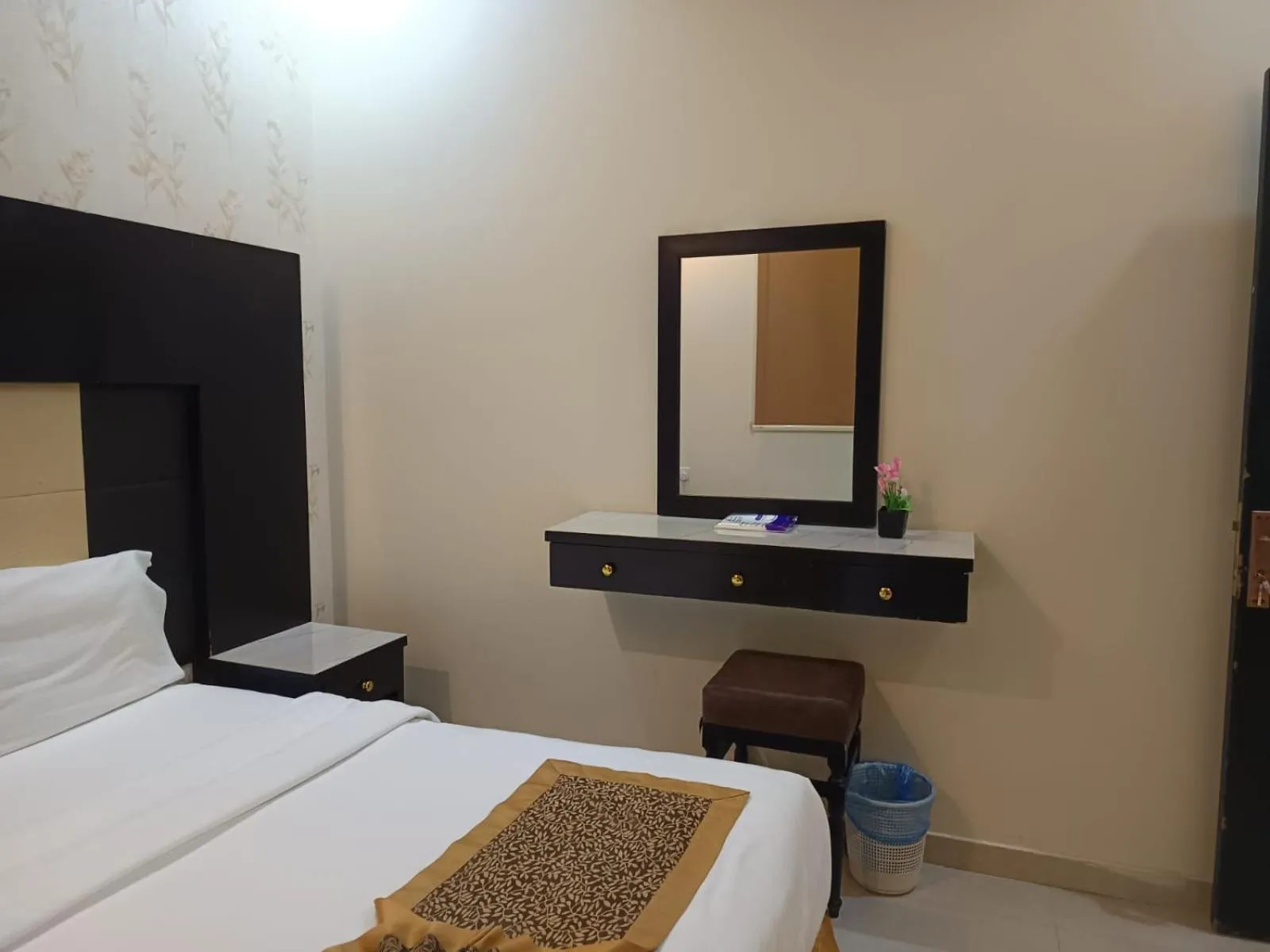 Bed in Quiet Rooms 2 Serviced Apartments