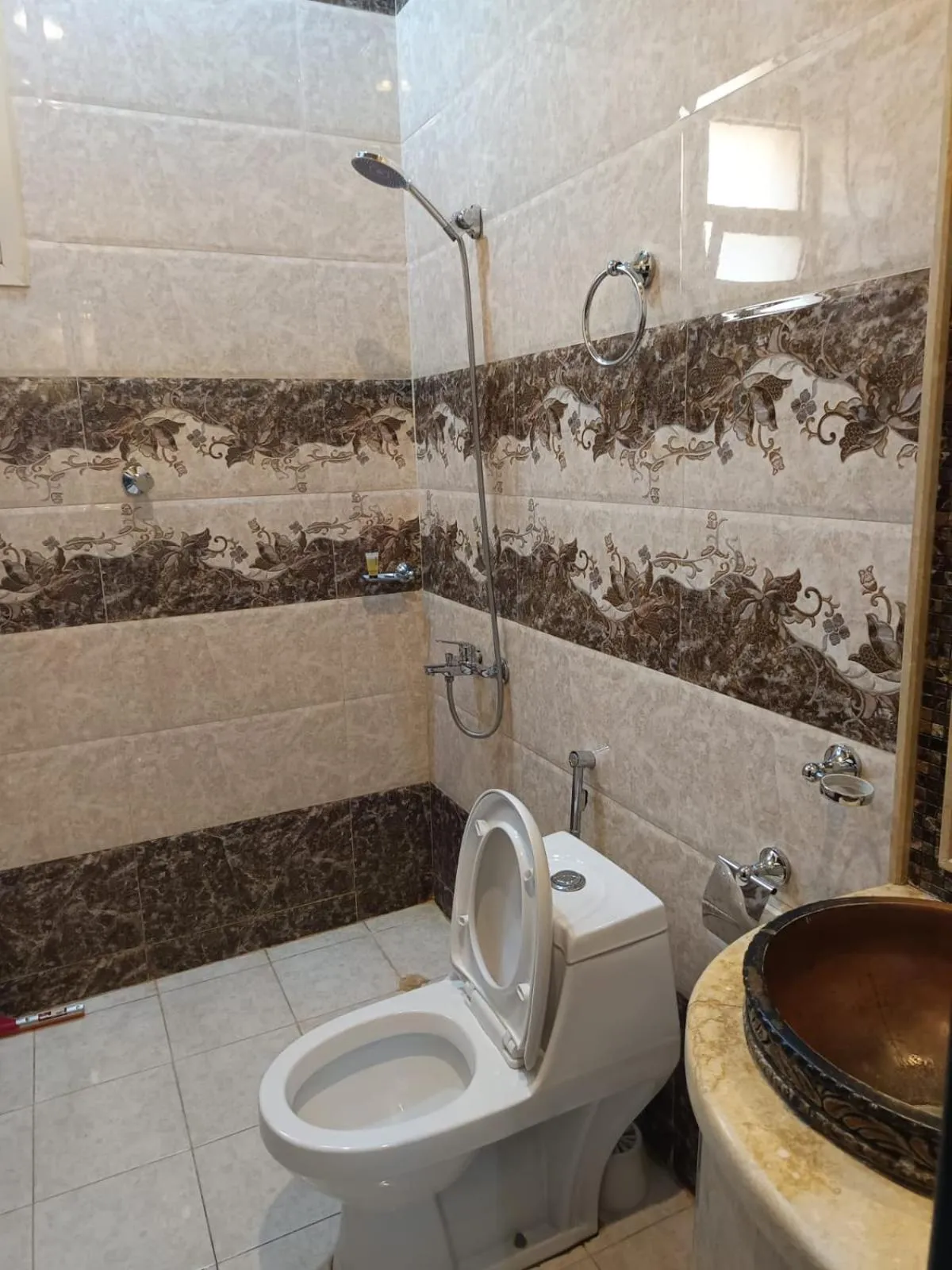 Toilet in Quiet Rooms 2 Serviced Apartments