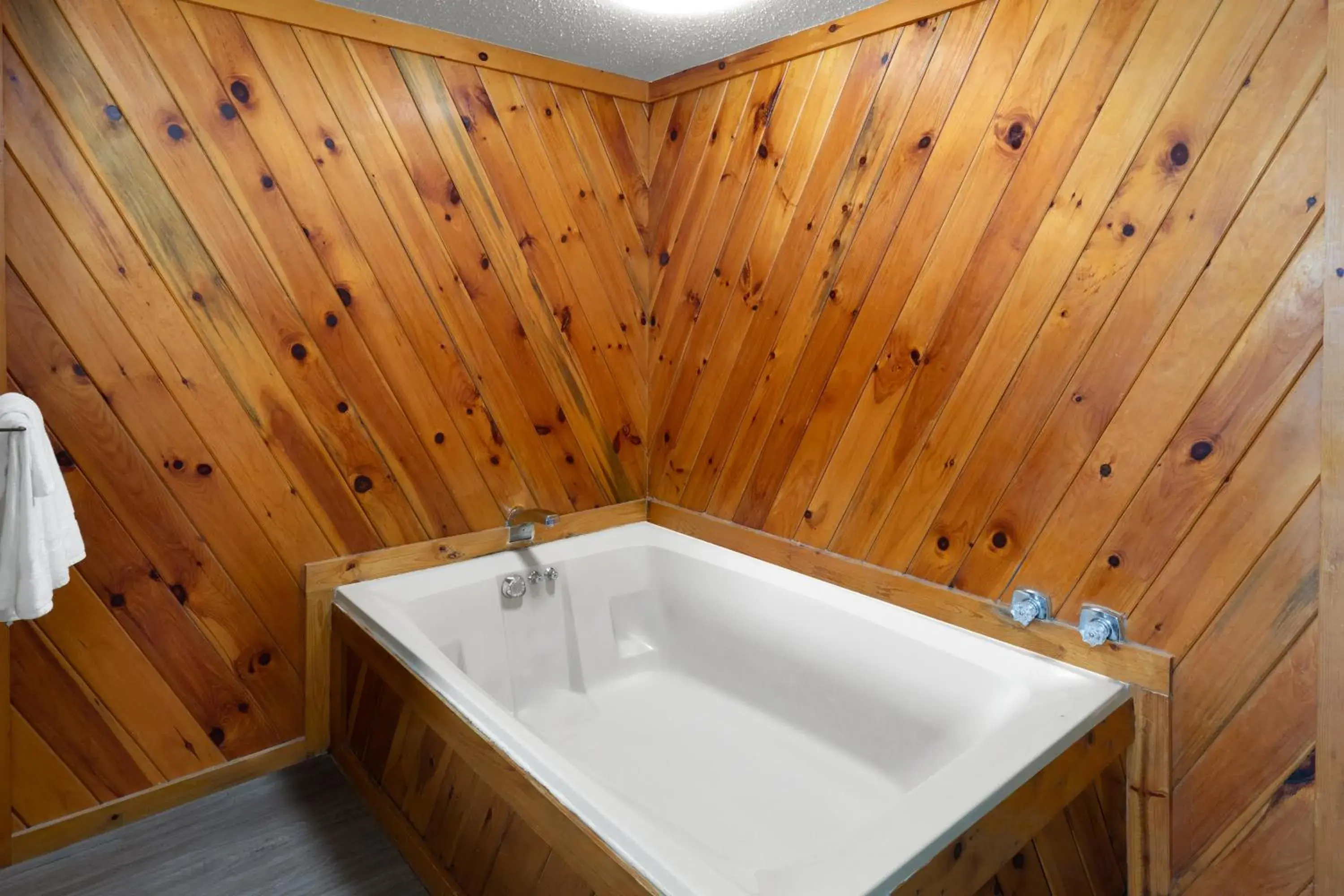 Hot Tub in Days Inn by Wyndham Harrisonburg Hot Tub in Days Inn by Wyndham Harrisonburg