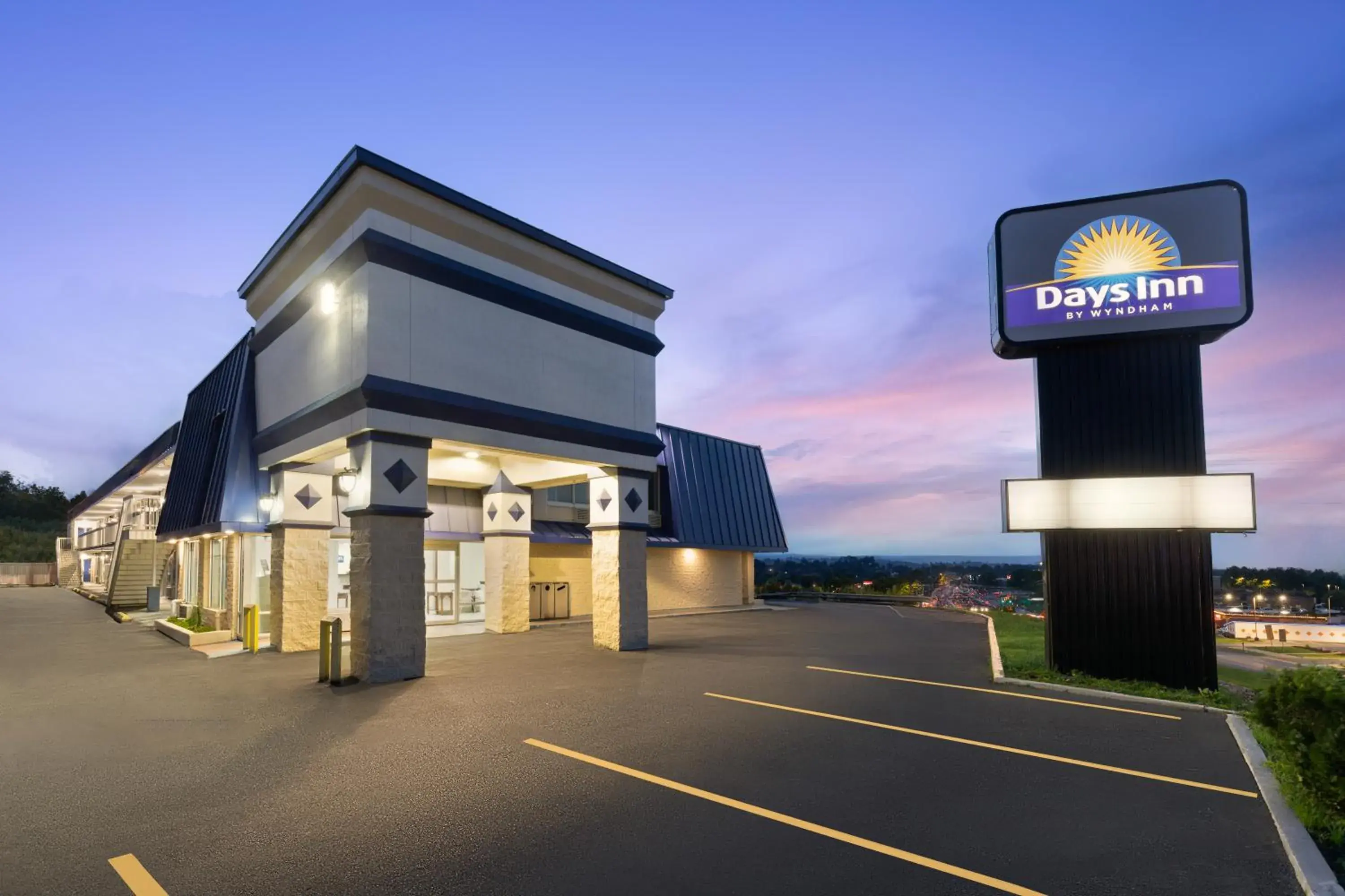 Property building in Days Inn by Wyndham Harrisonburg Property building in Days Inn by Wyndham Harrisonburg