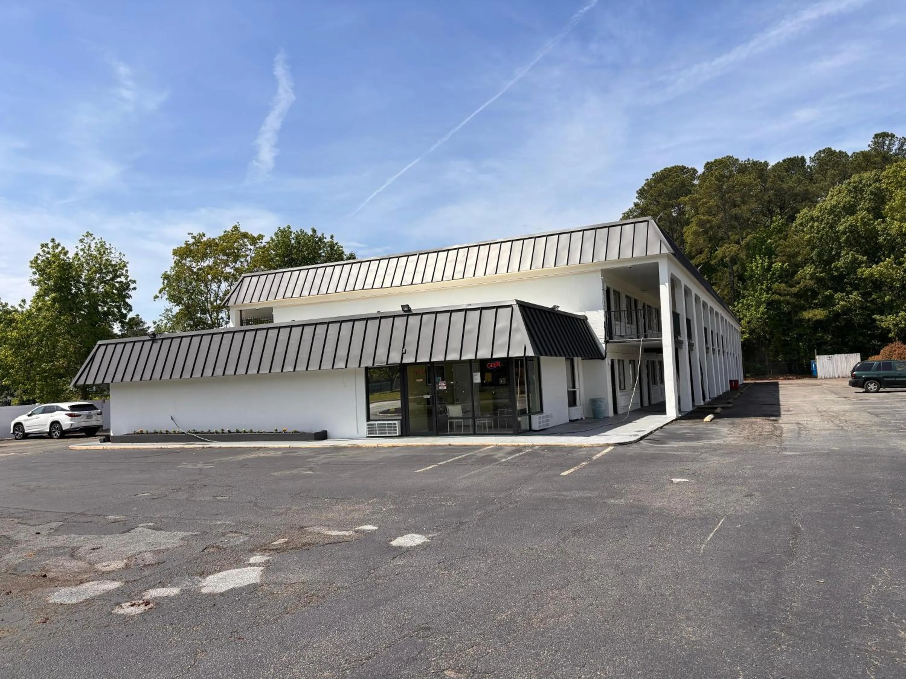 Parking in Sunrise Inn By OYO Newport News US-60