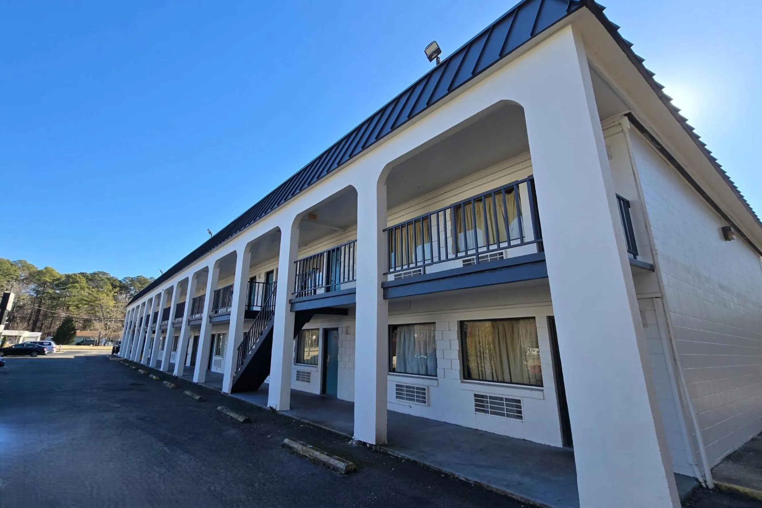 Property building in Sunrise Inn By OYO Newport News US-60