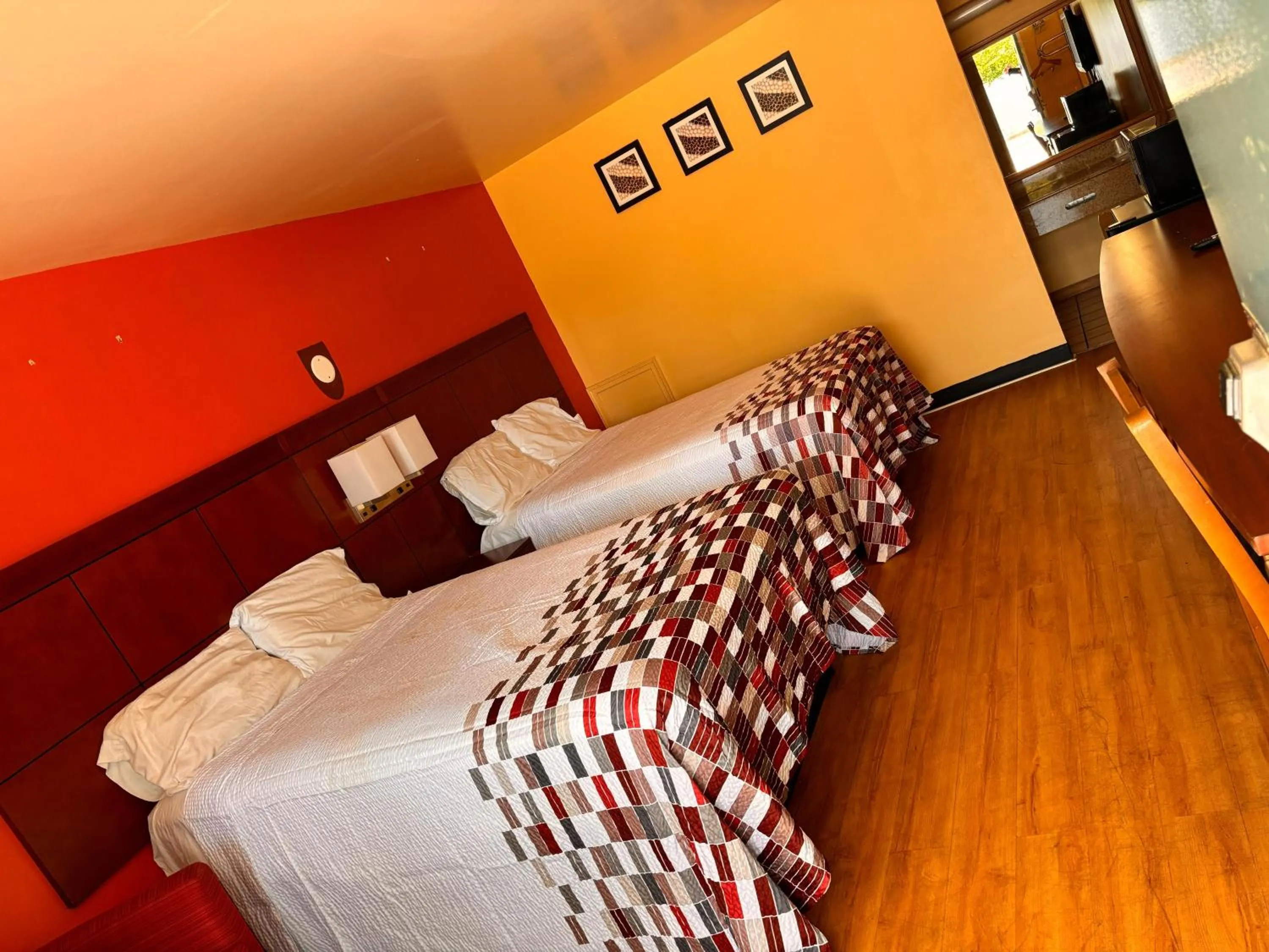 Bedroom, Bed in Sunrise Inn By OYO Newport News US-60