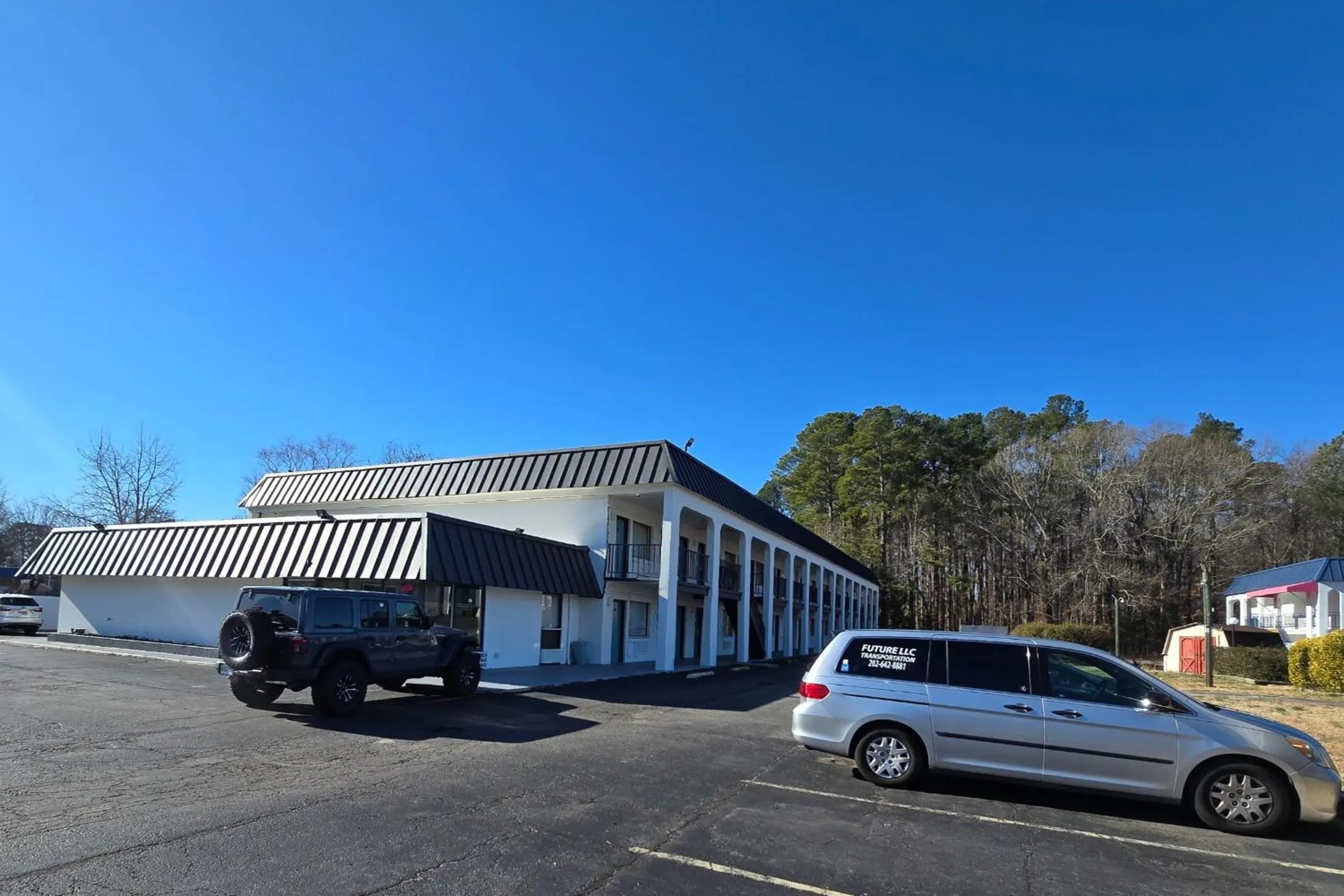 Parking in Sunrise Inn By OYO Newport News US-60