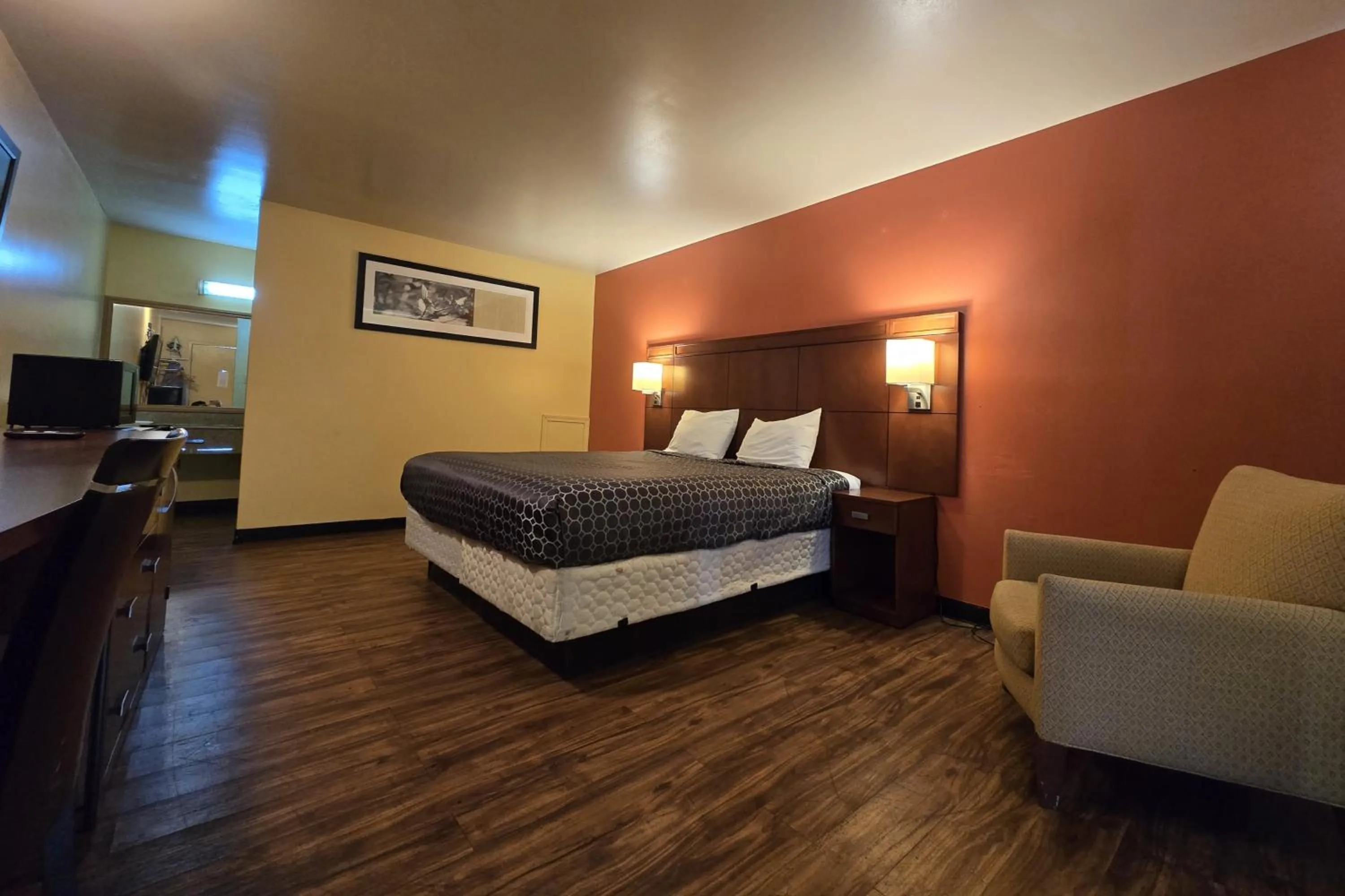 Bedroom, Bed in Sunrise Inn By OYO Newport News US-60