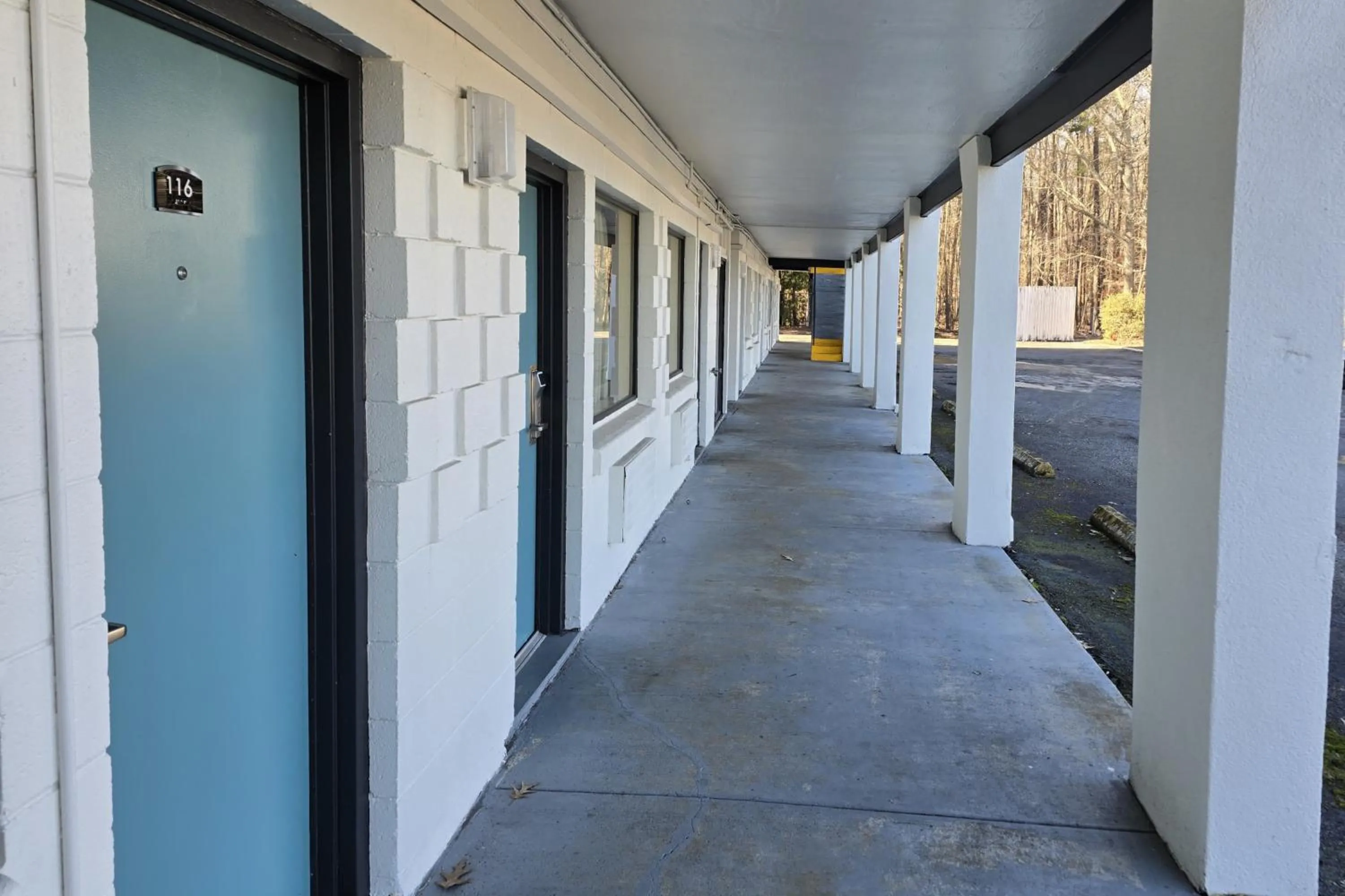 Balcony/Terrace in Sunrise Inn By OYO Newport News US-60