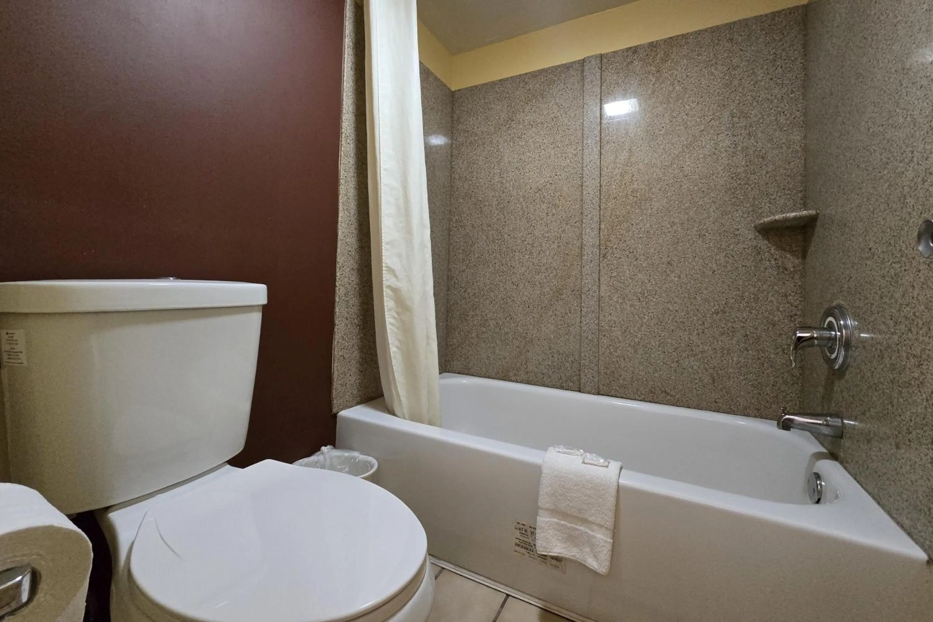 Bathroom in Sunrise Inn By OYO Newport News US-60