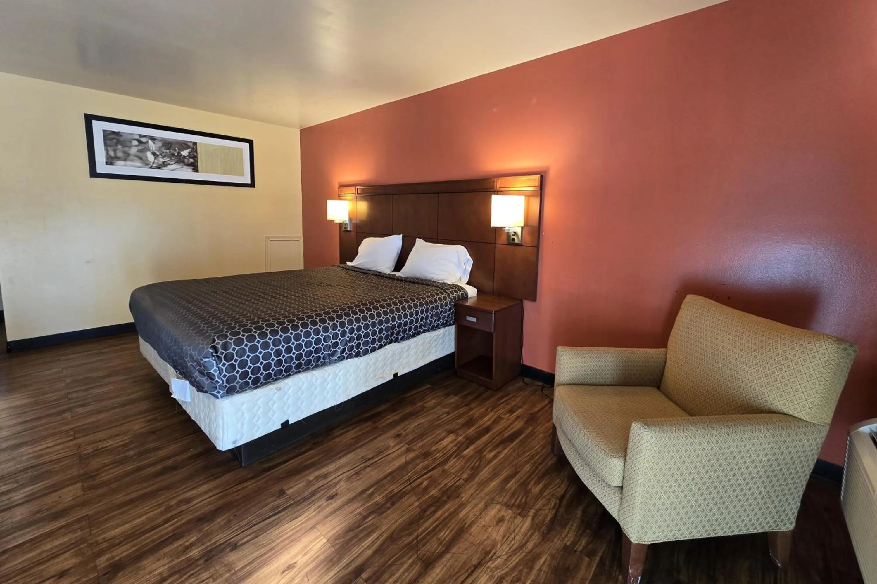 Bedroom, Bed in Sunrise Inn By OYO Newport News US-60