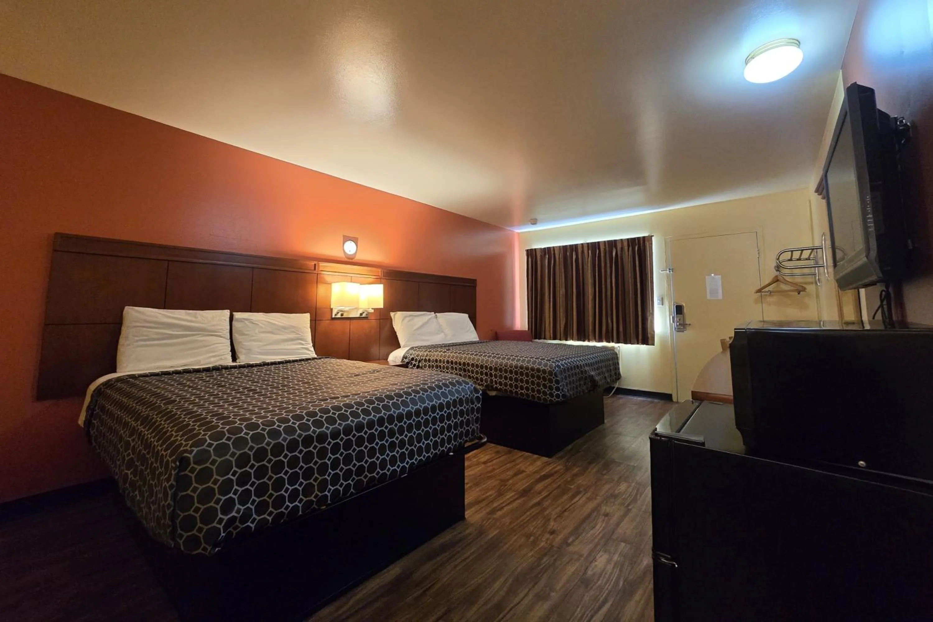 Bedroom, Bed in Sunrise Inn By OYO Newport News US-60