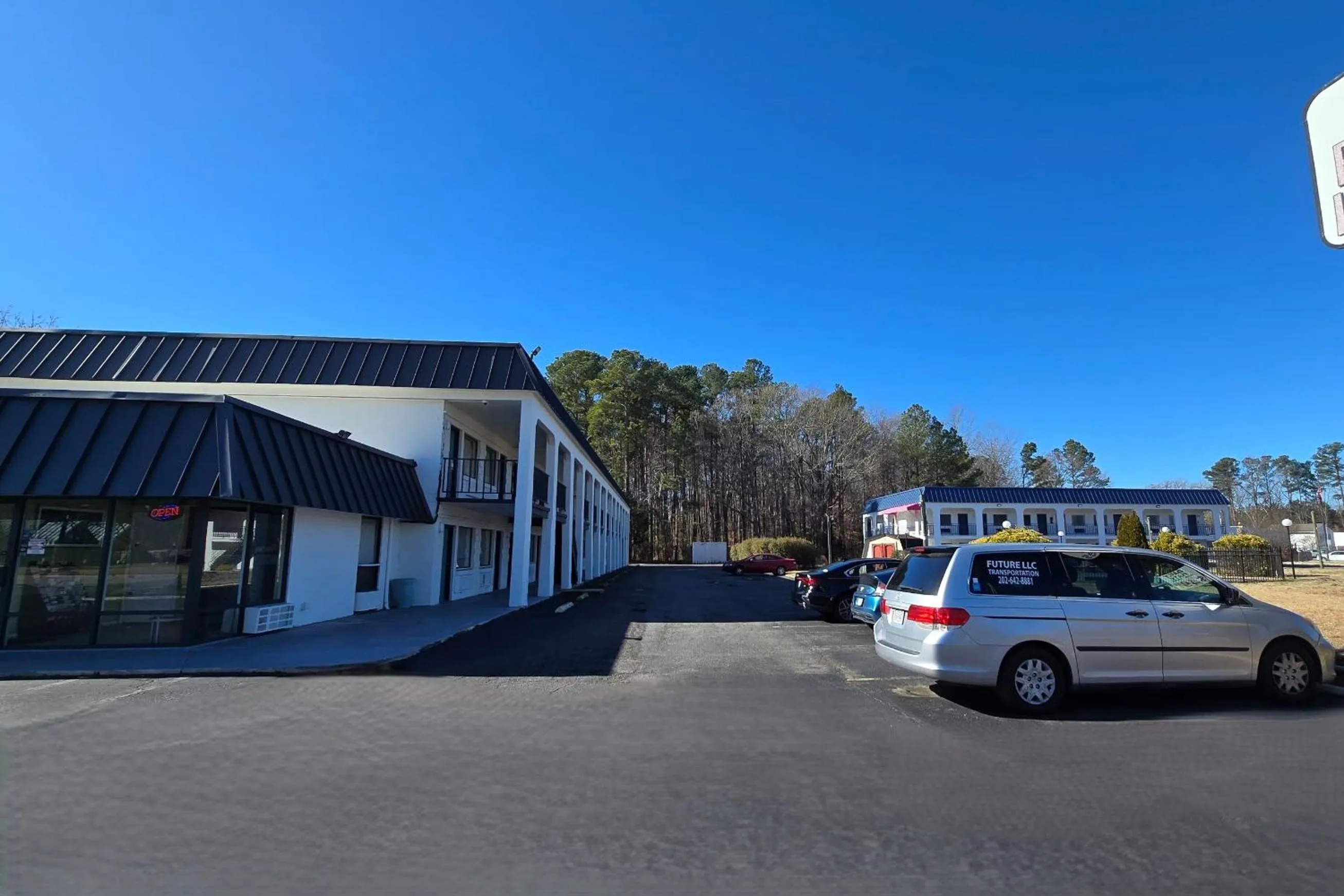 Parking in Sunrise Inn By OYO Newport News US-60