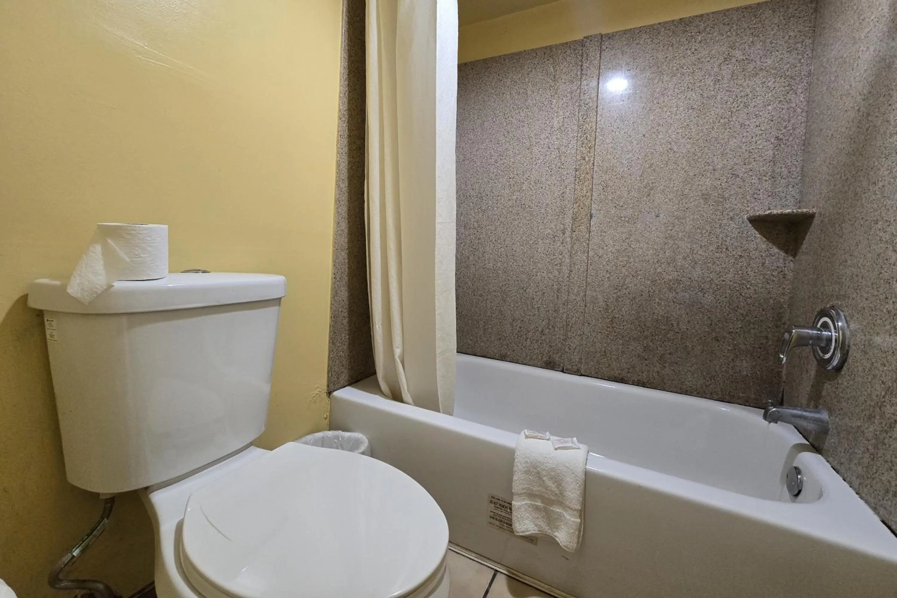 Bathroom in Sunrise Inn By OYO Newport News US-60