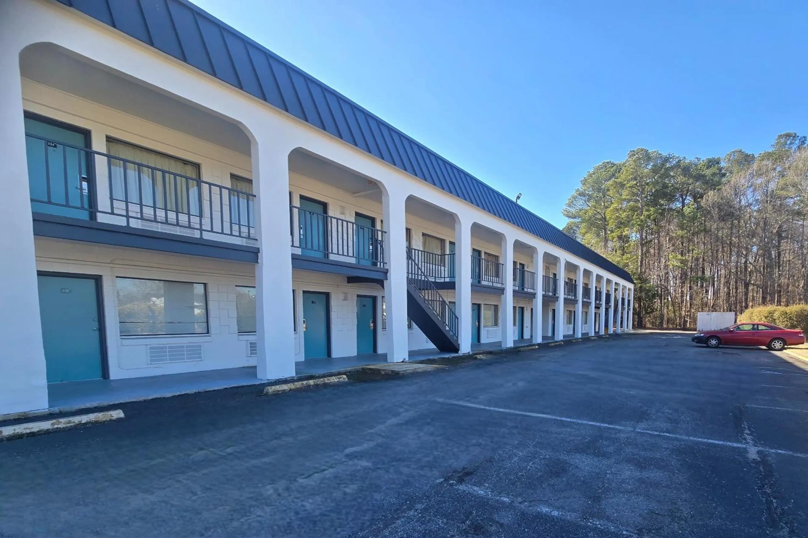 Parking in Sunrise Inn By OYO Newport News US-60